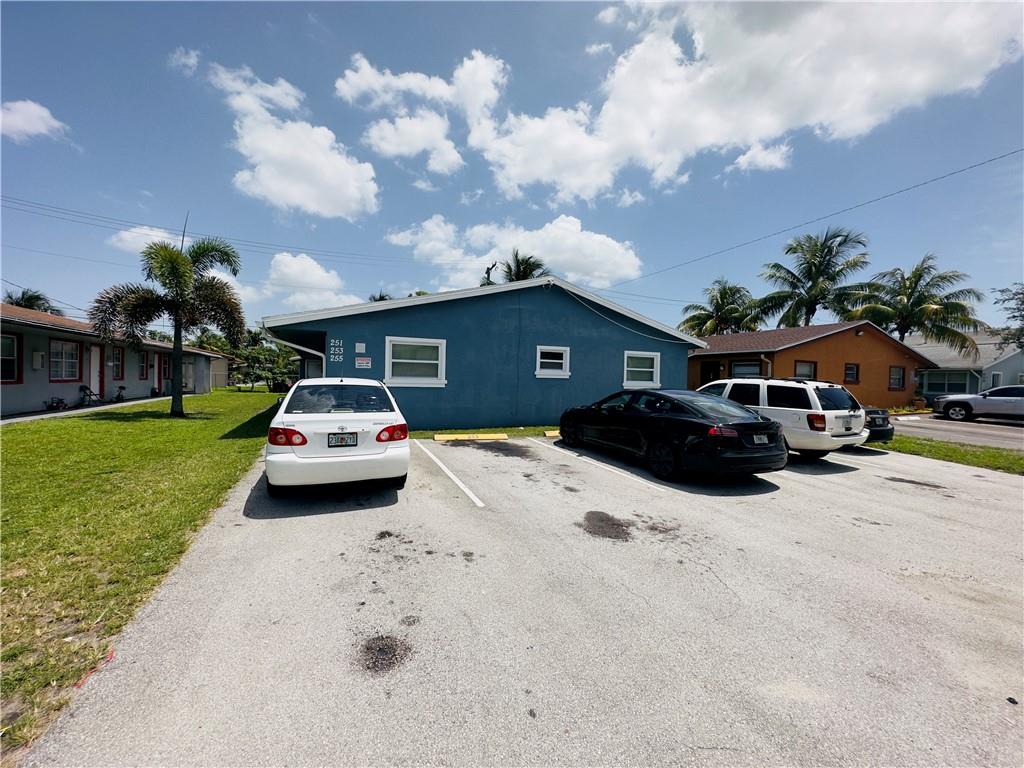 251 NE 40th St Unit: 251