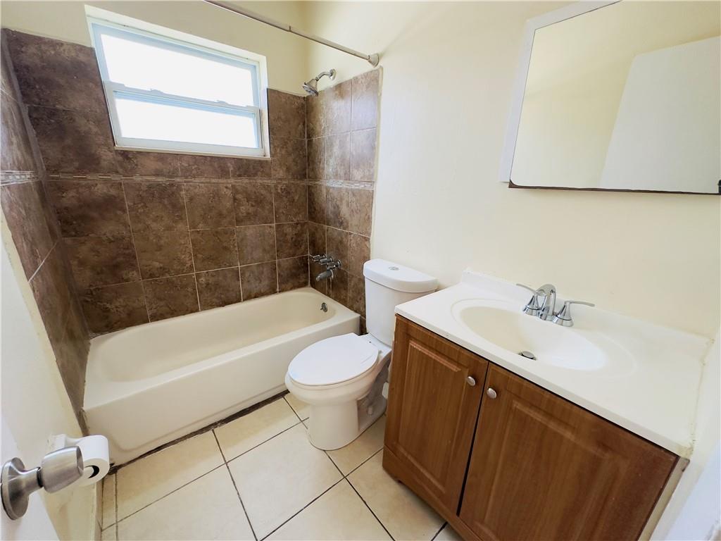 251 NE 40th St Unit: 251