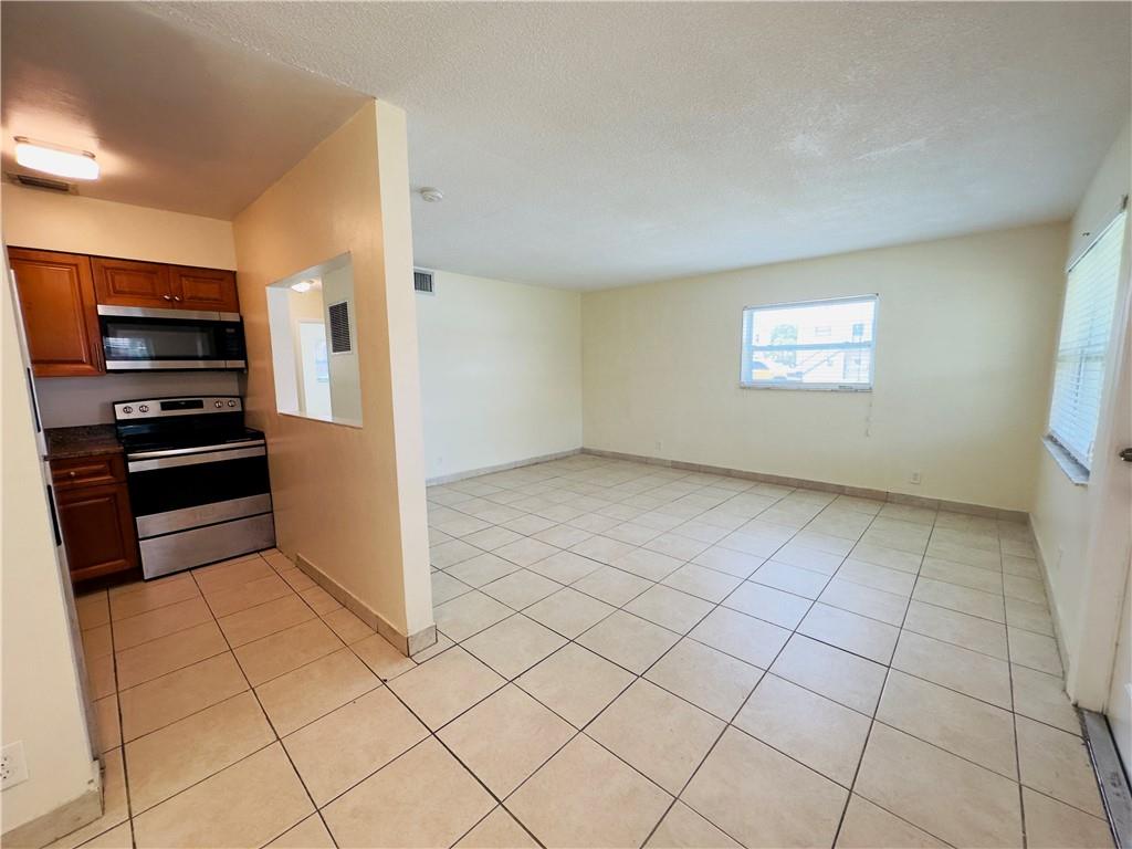 251 NE 40th St Unit: 251