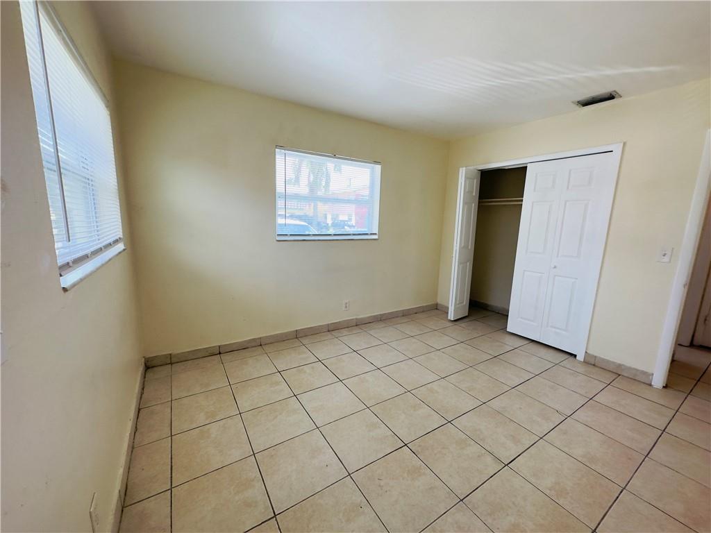 251 NE 40th St Unit: 251