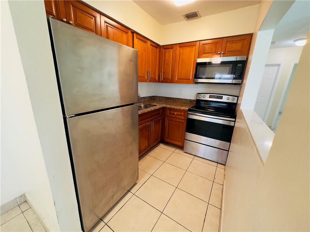 251 NE 40th St Unit: 251