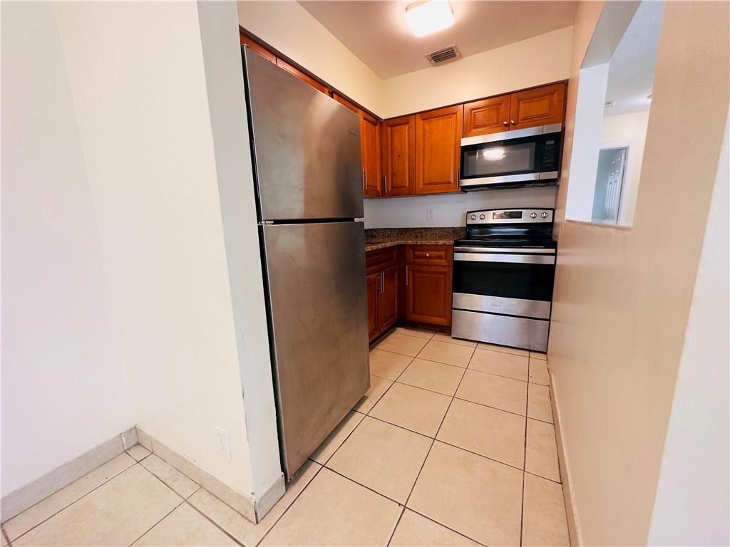 251 NE 40th St Unit: 251