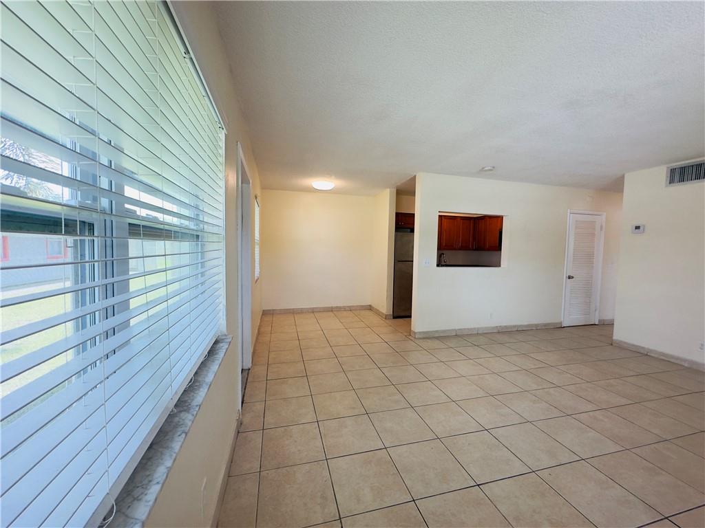 251 NE 40th St Unit: 251