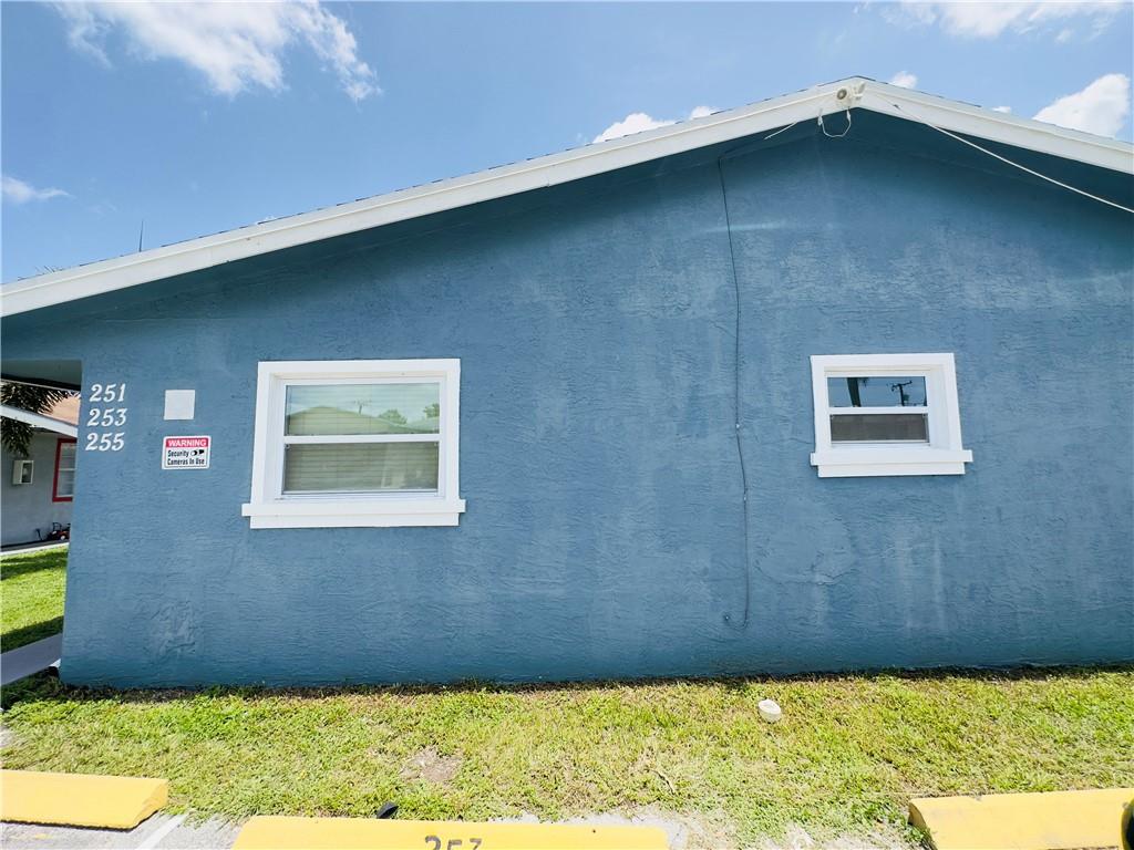 251 NE 40th St Unit: 251