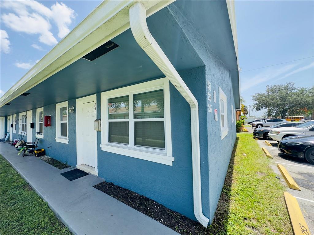 251 NE 40th St Unit: 251