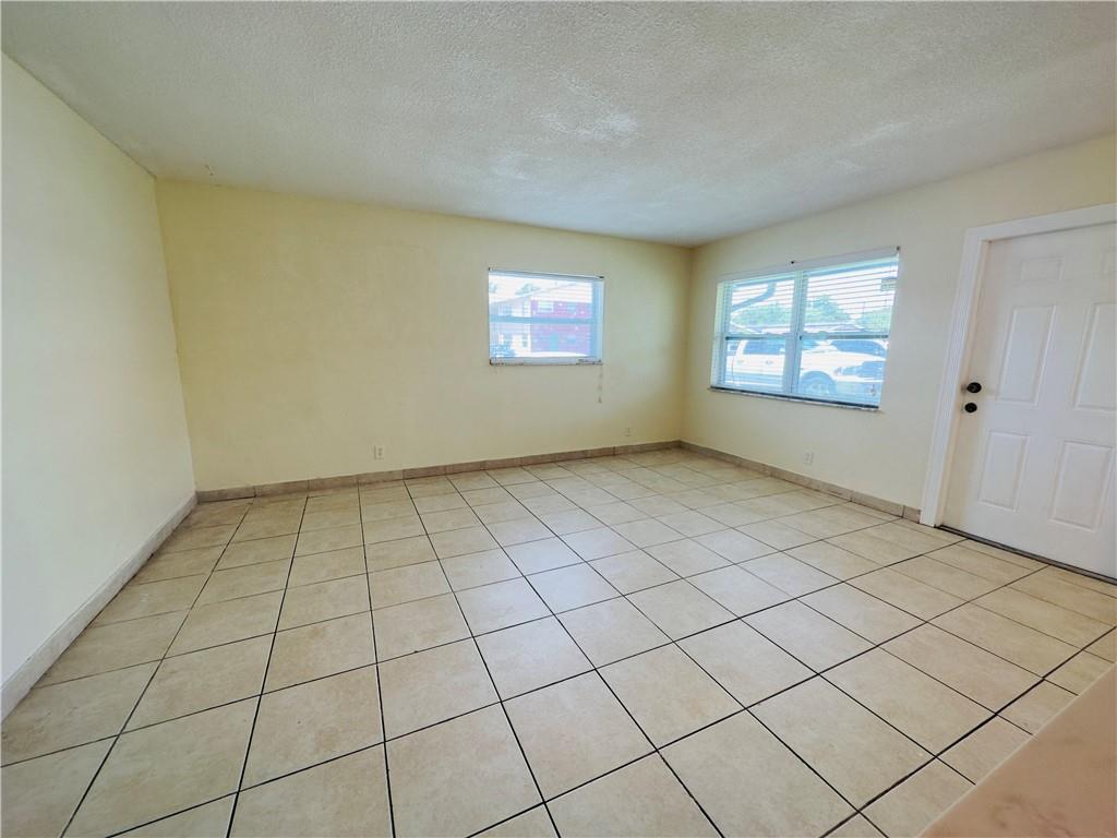 251 NE 40th St Unit: 251