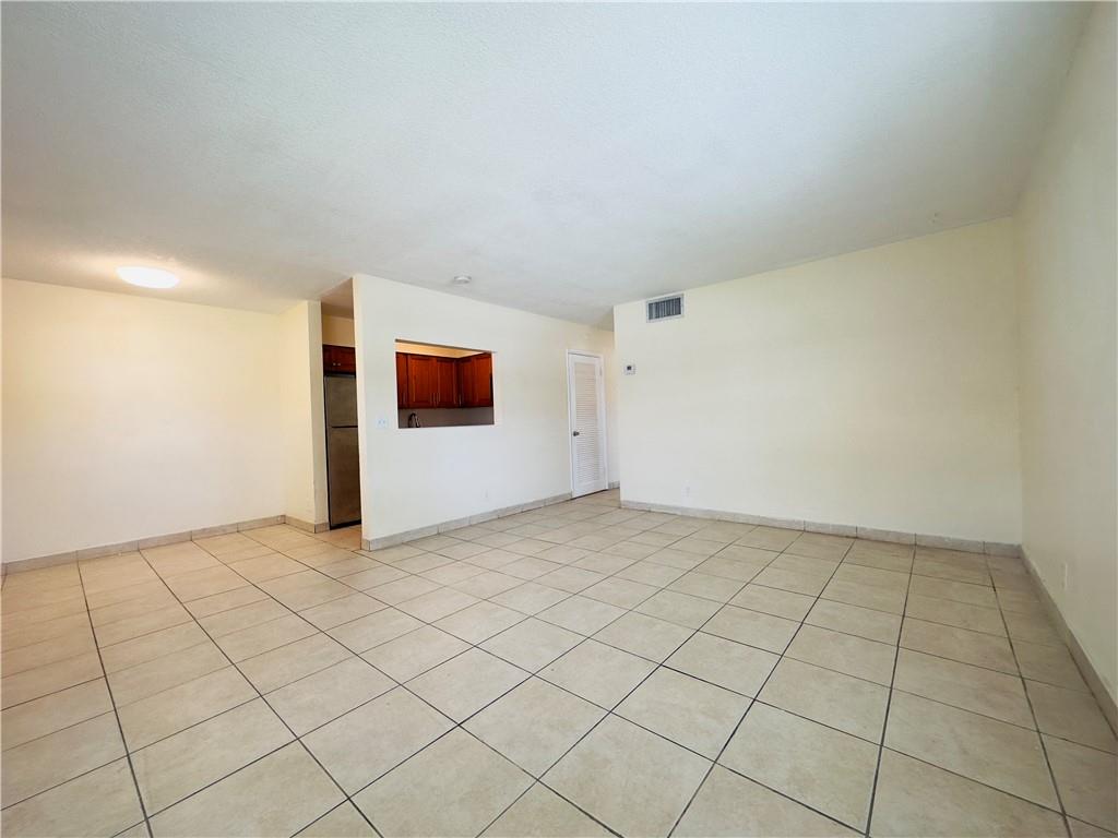 251 NE 40th St Unit: 251