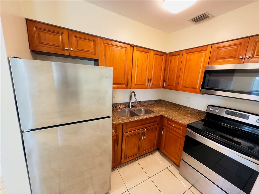 251 NE 40th St Unit: 251