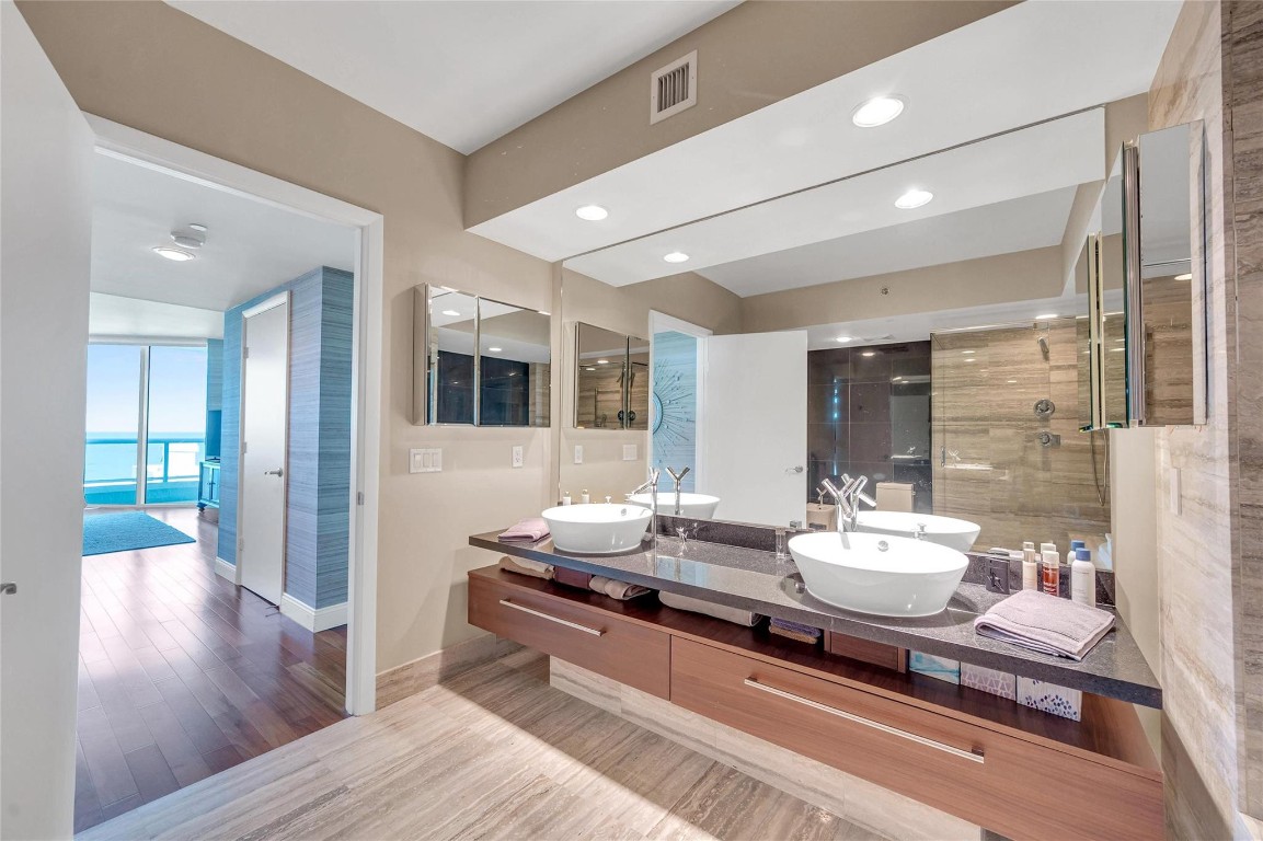 101 S Fort Lauderdale Beach Blvd Unit: 1001