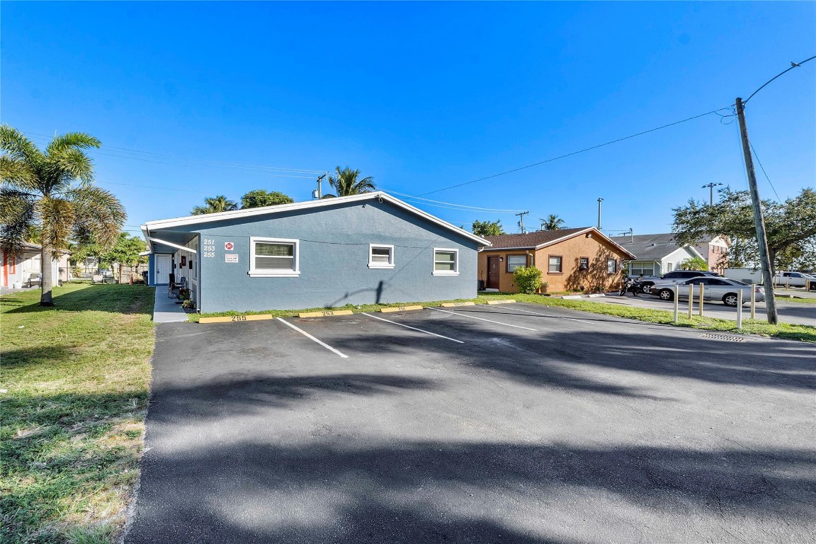 251 NE 40th St 253