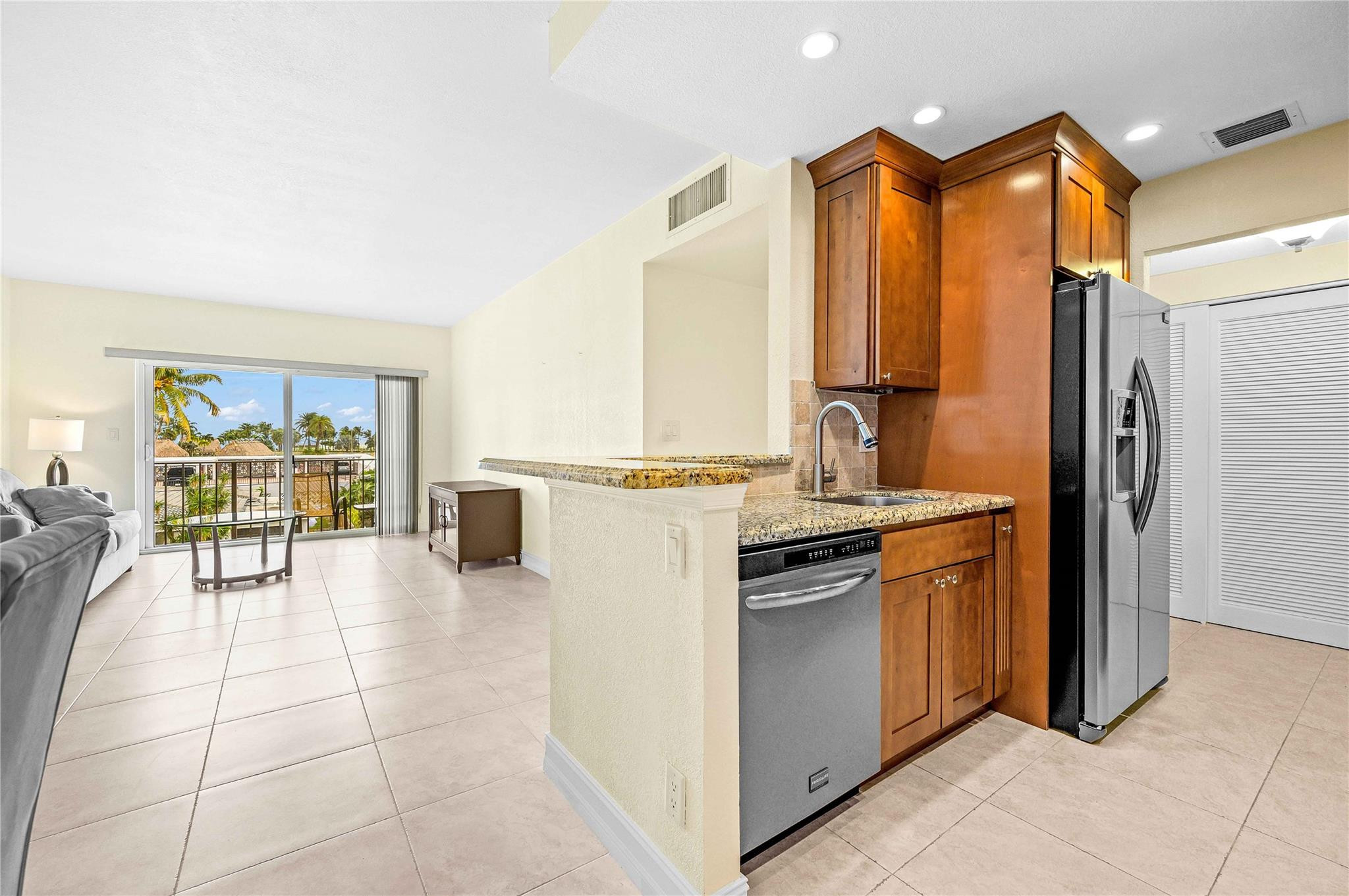 400 N Riverside Dr 304