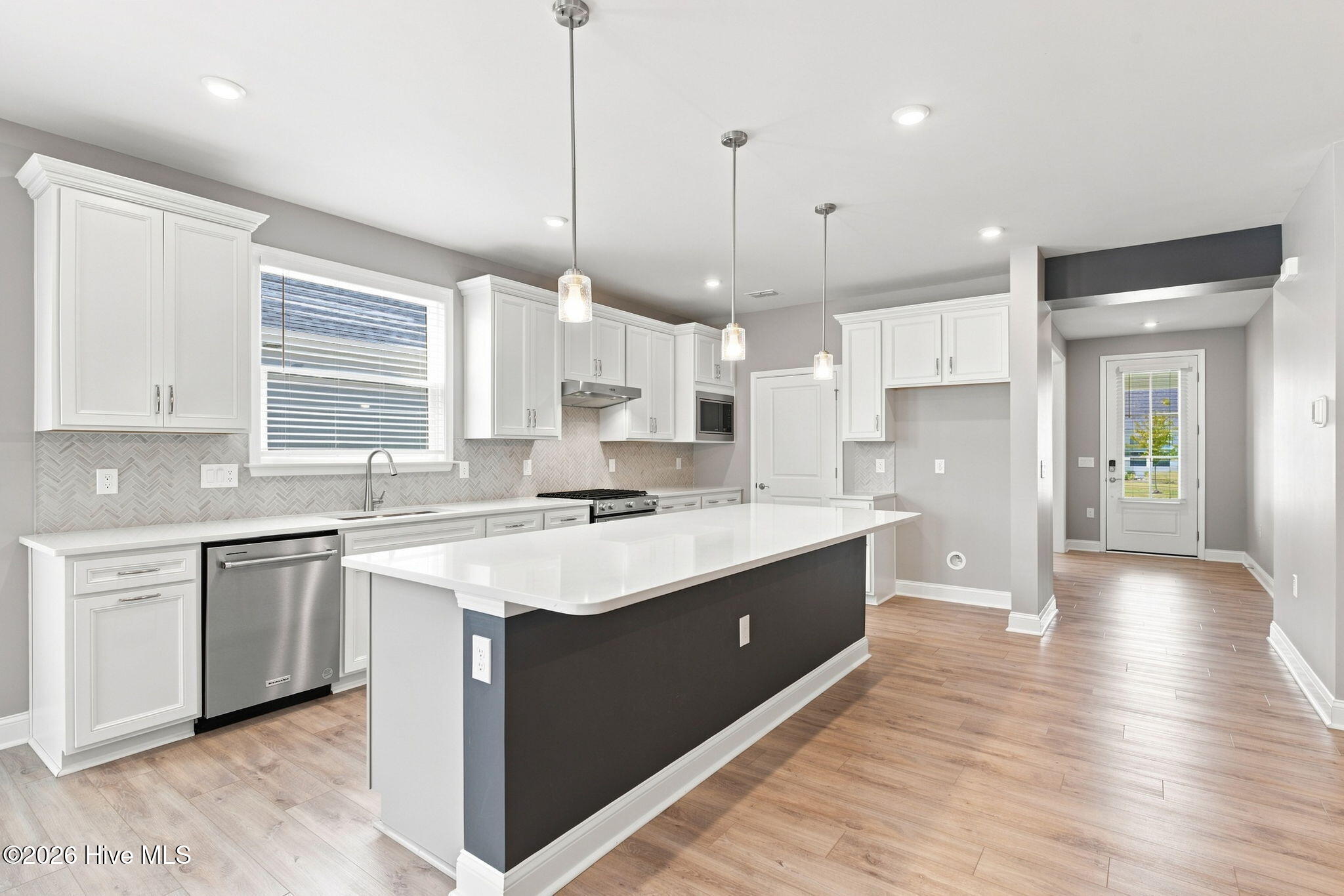 5533 Coral Tide Avenue
