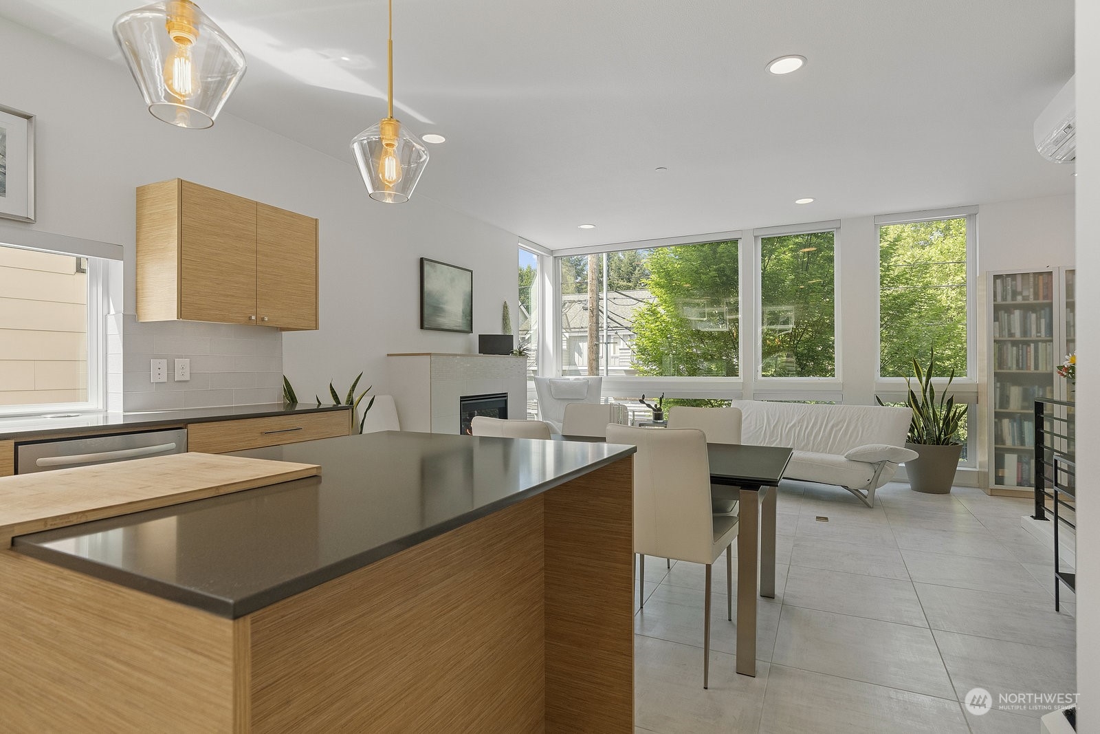 1140 10th Avenue E Unit: A