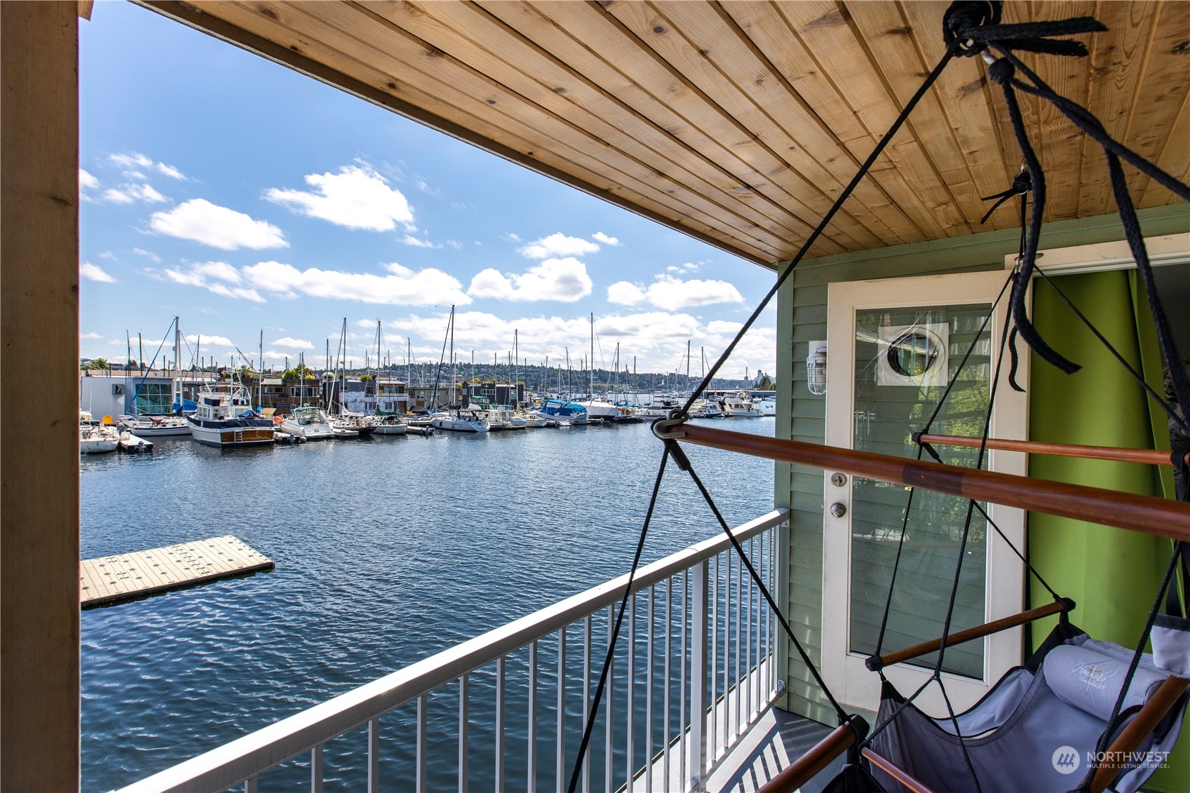 903 1/2 N Northlake Way