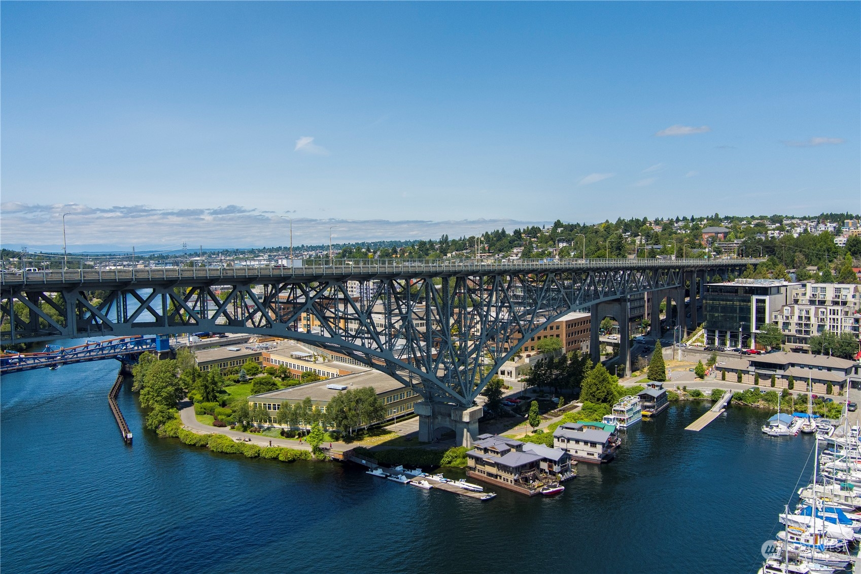 903 1/2 N Northlake Way