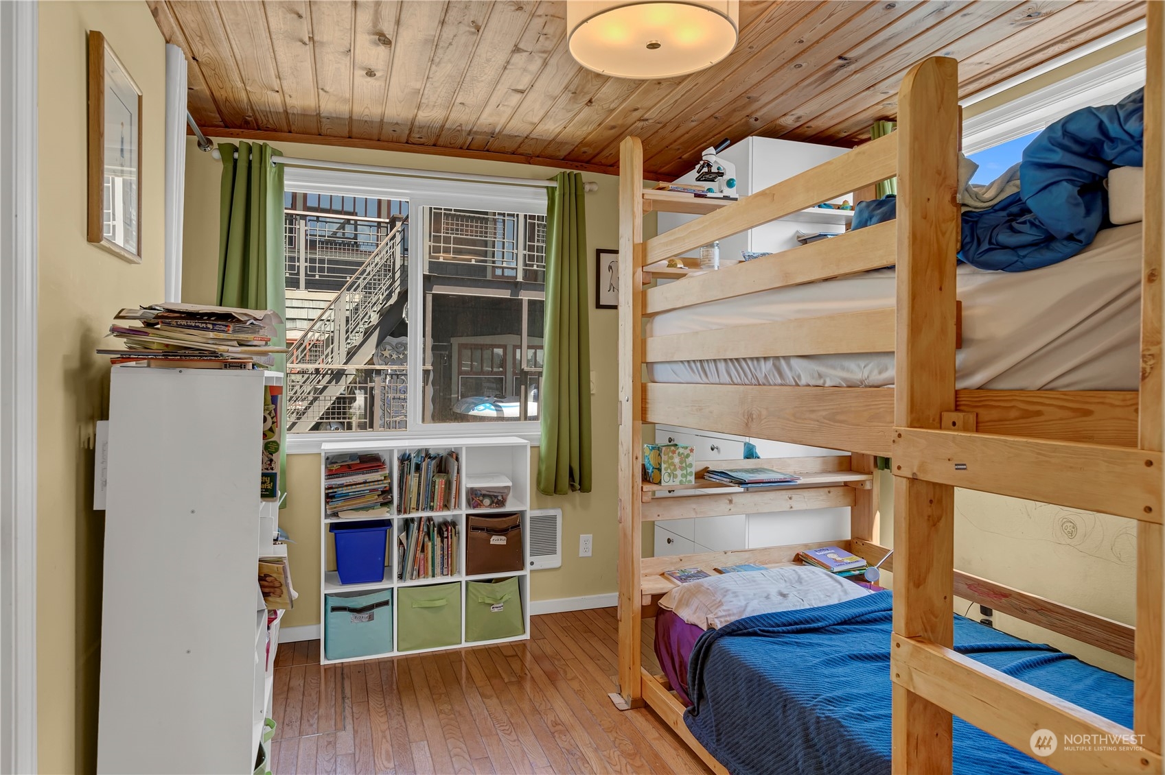 903 1/2 N Northlake Way