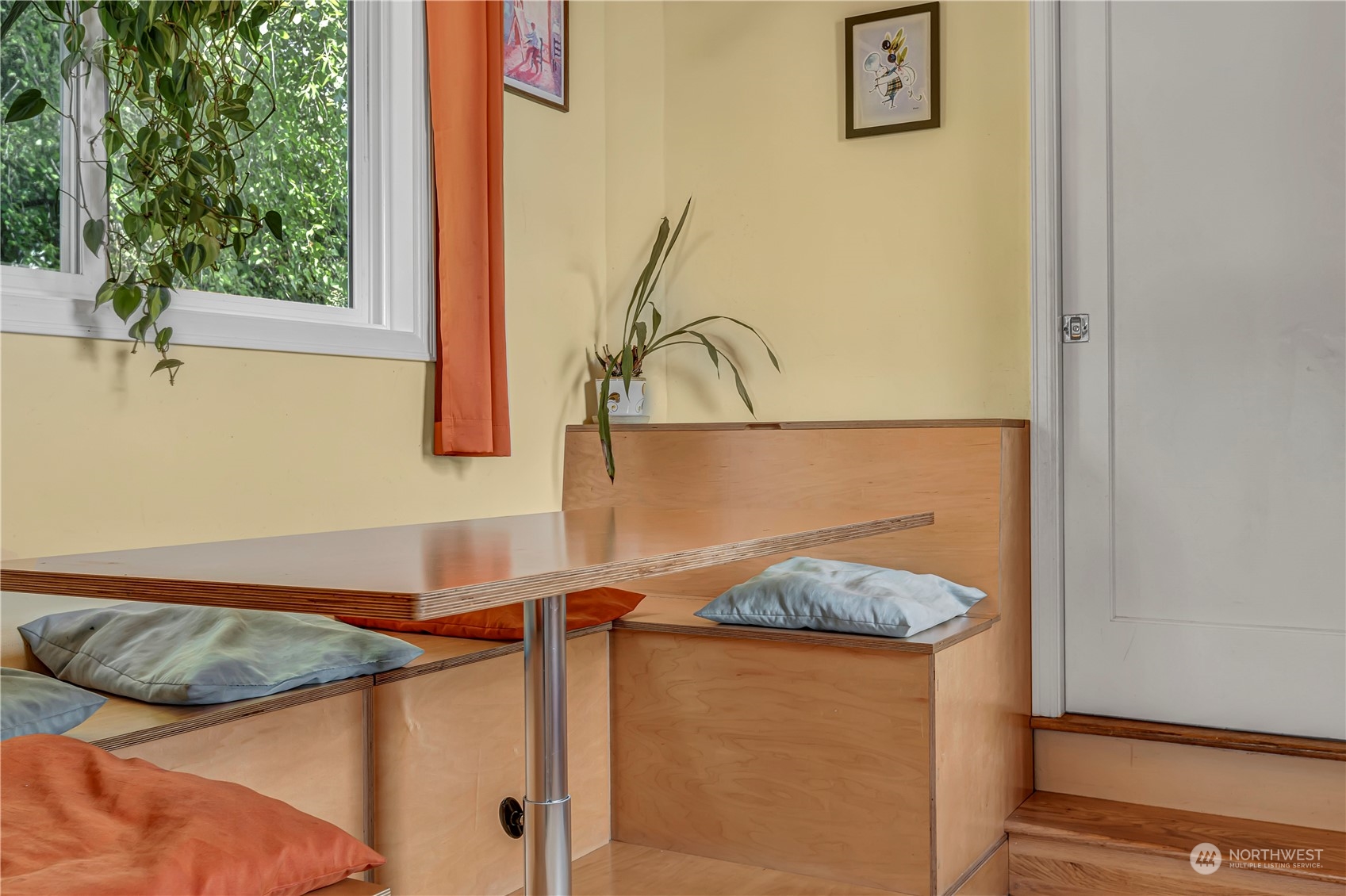 903 1/2 N Northlake Way