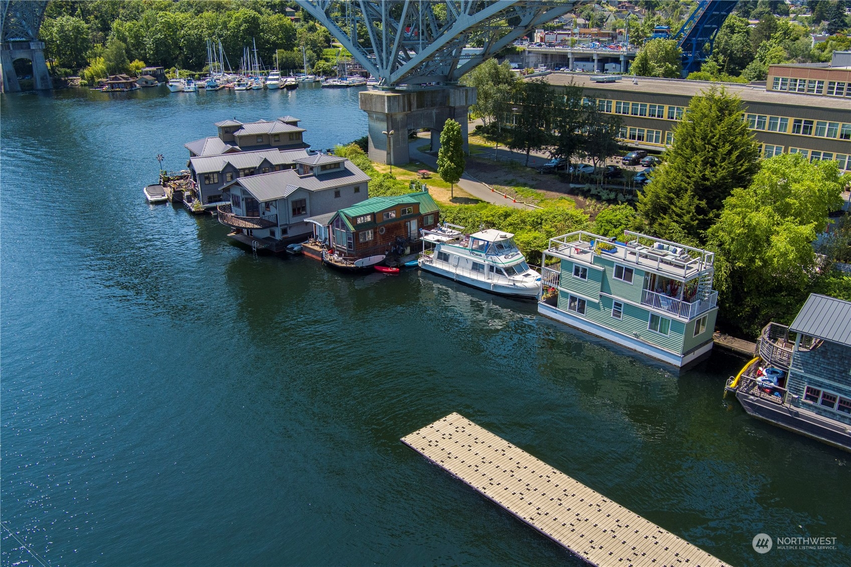 903 1/2 N Northlake Way