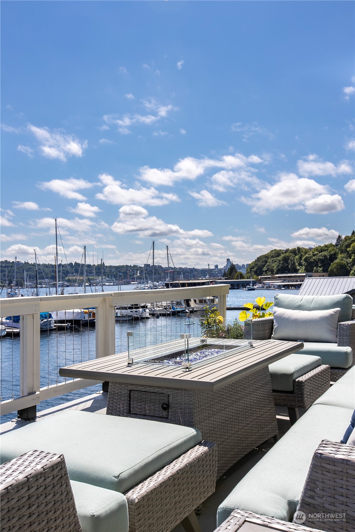 903 1/2 N Northlake Way