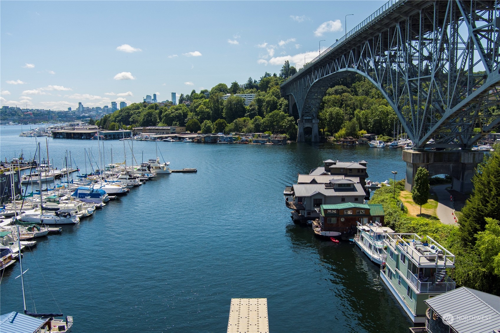 903 1/2 N Northlake Way