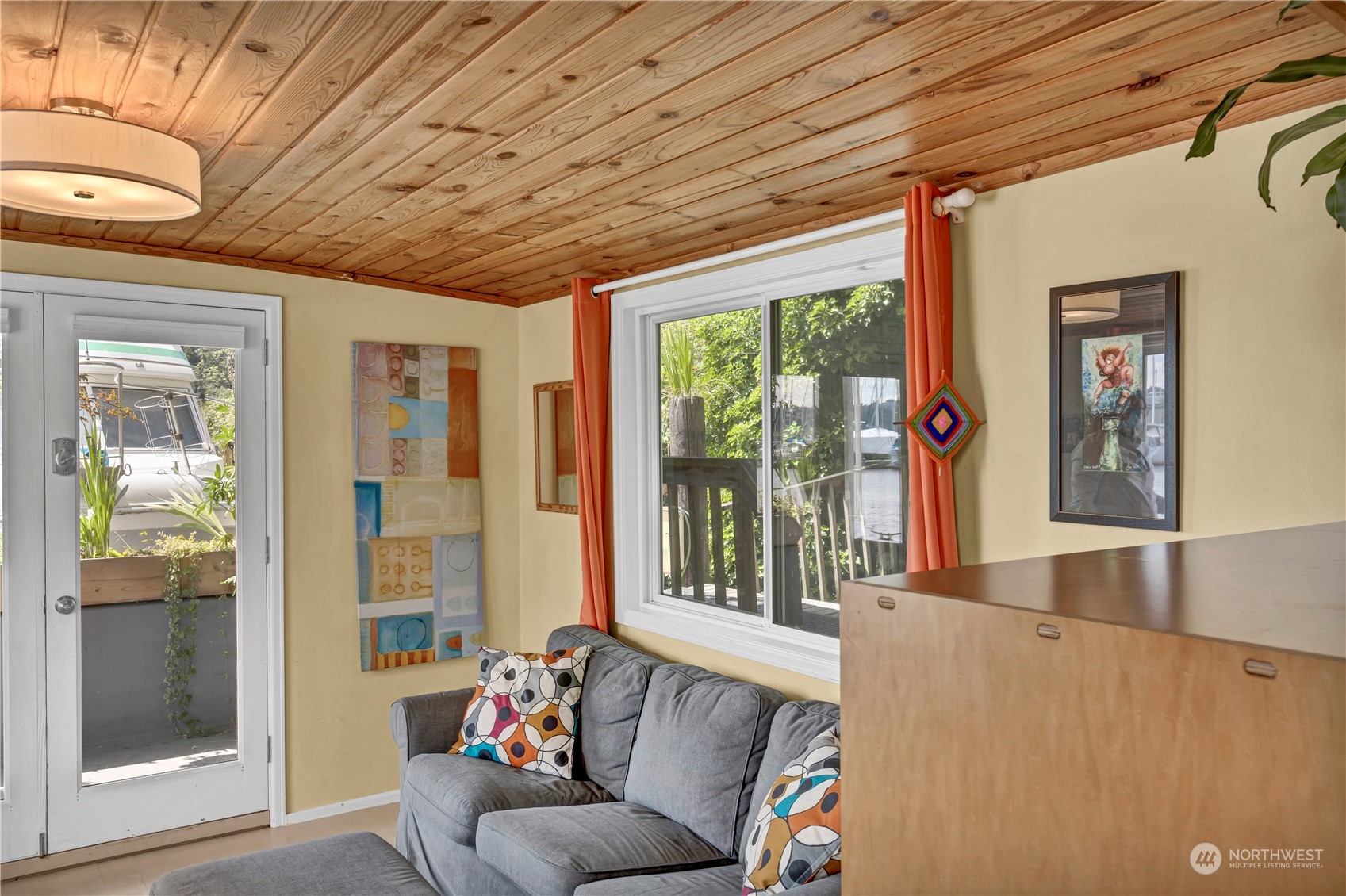 903 1/2 N Northlake Way