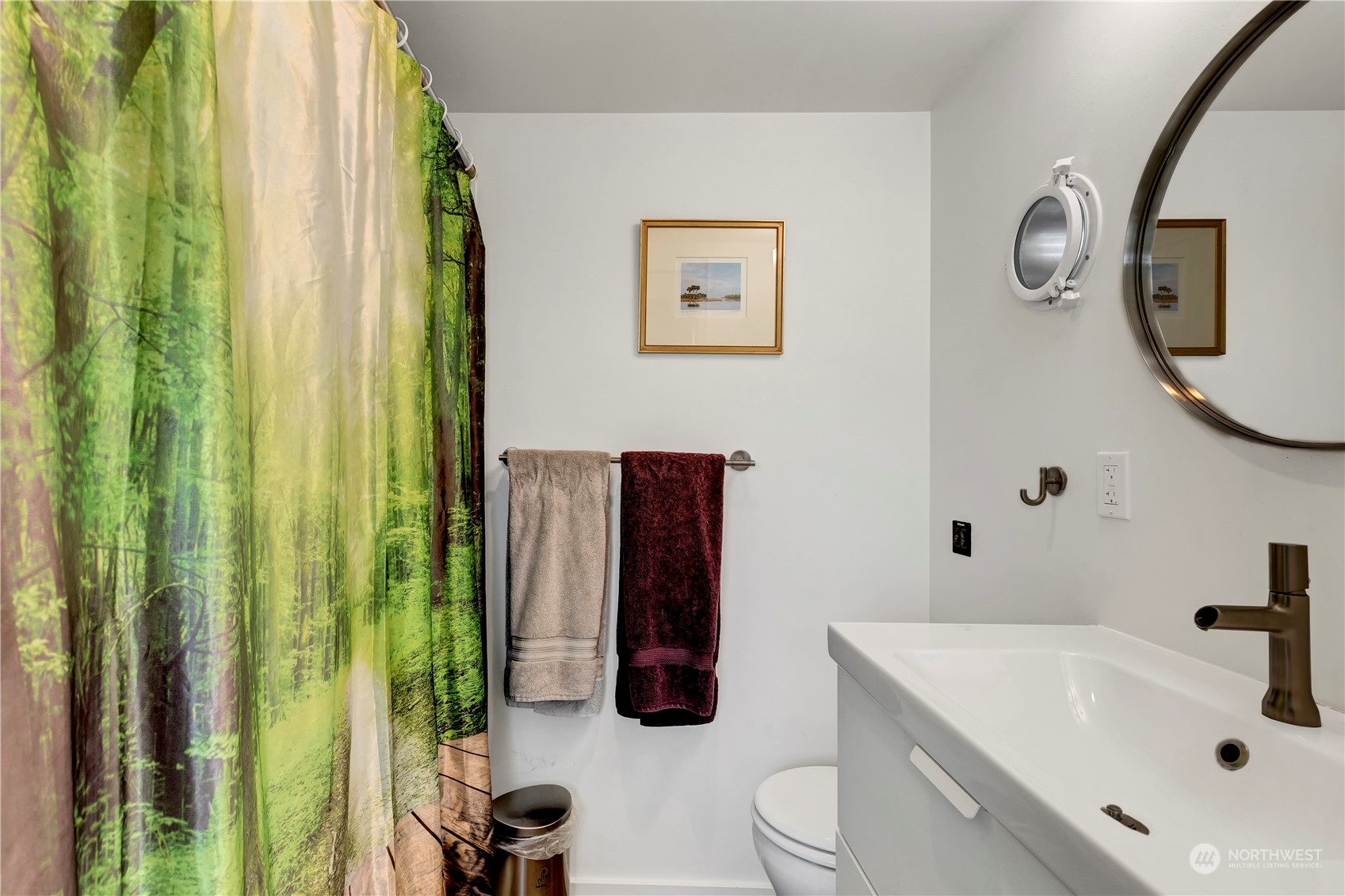 903 1/2 N Northlake Way