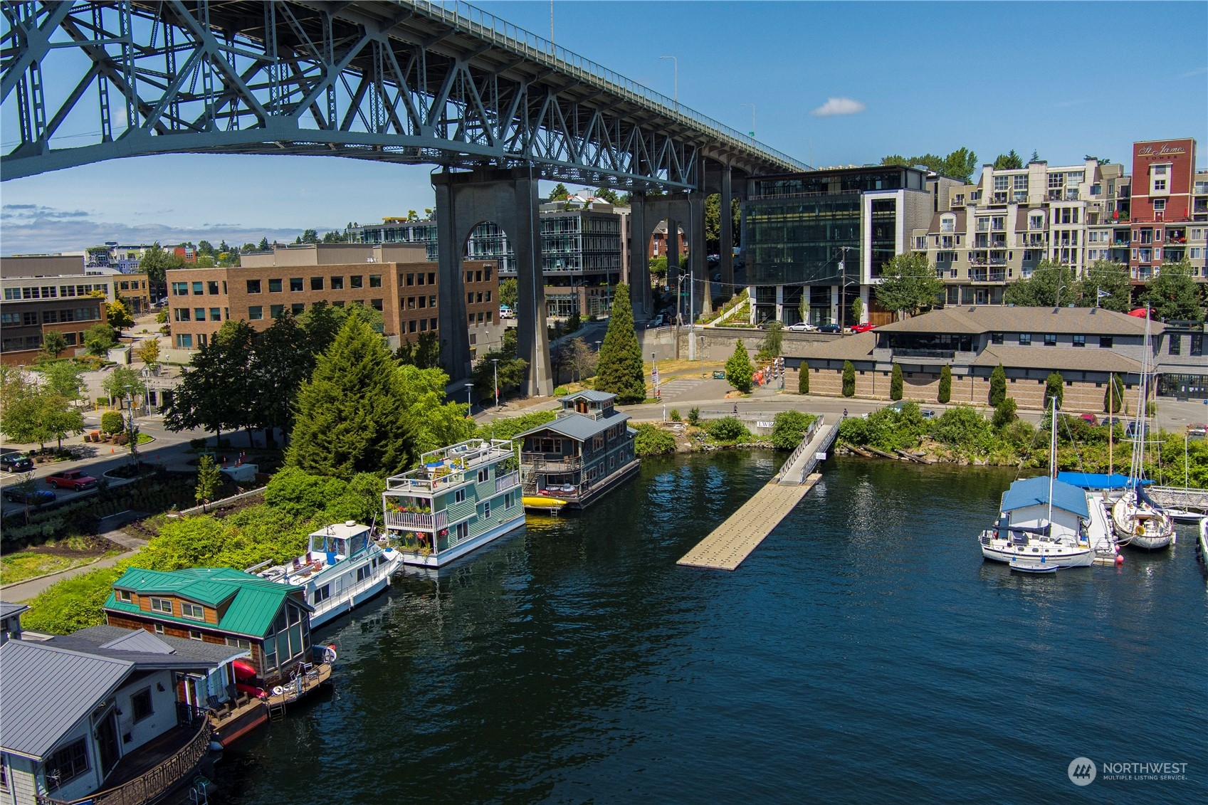 903 1/2 N Northlake Way