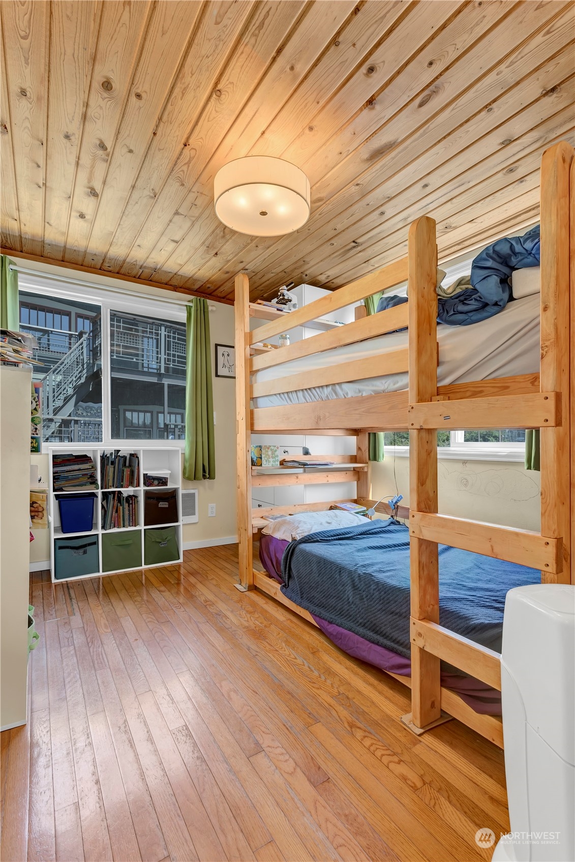 903 1/2 N Northlake Way