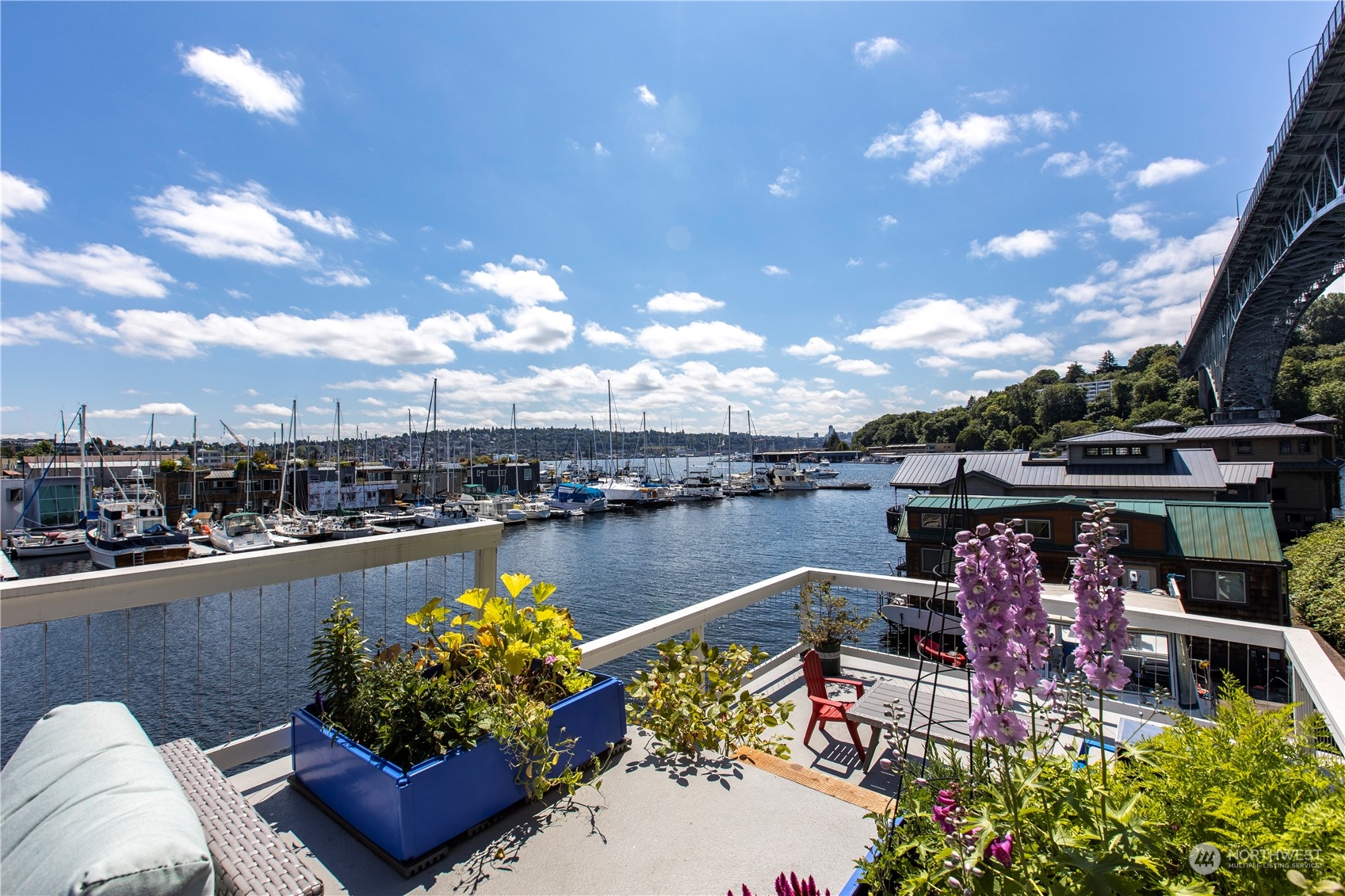 903 1/2 N Northlake Way