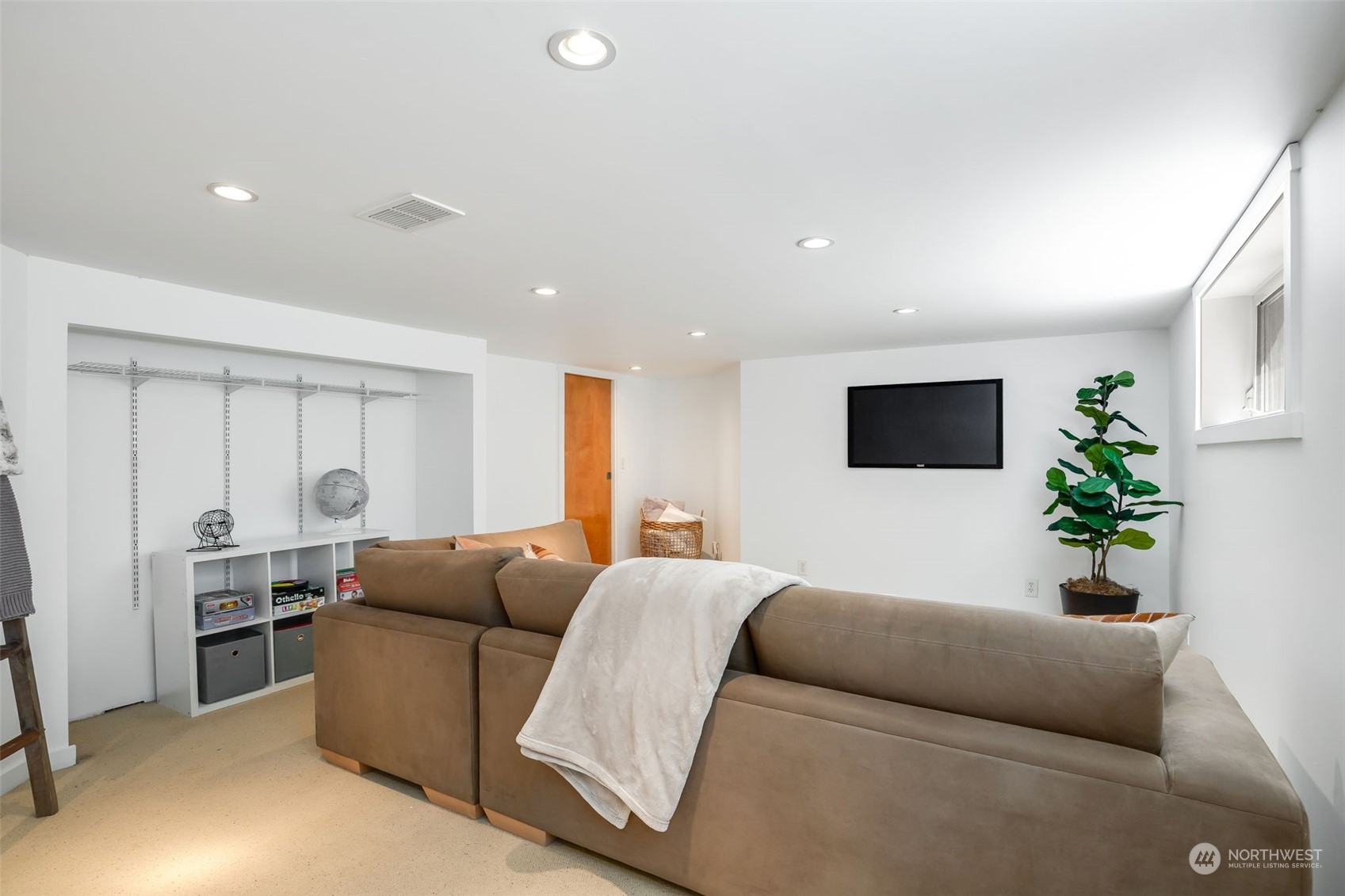 4233 Ashworth Avenue N