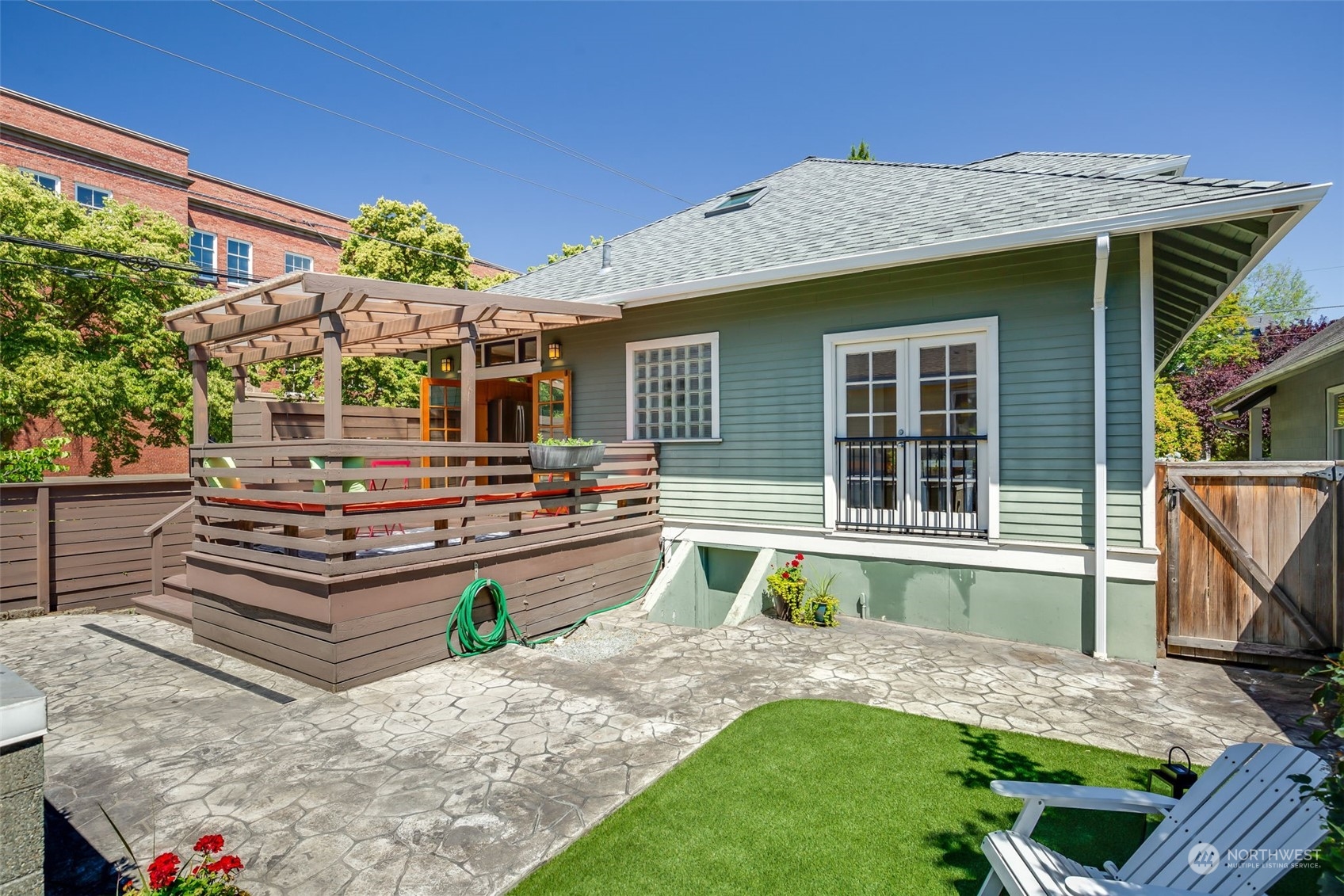 4233 Ashworth Avenue N