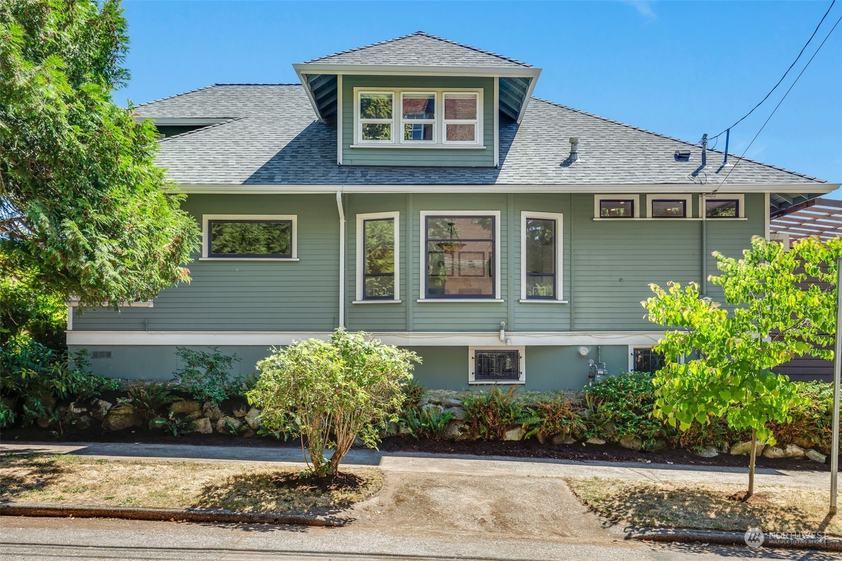 4233 Ashworth Avenue N