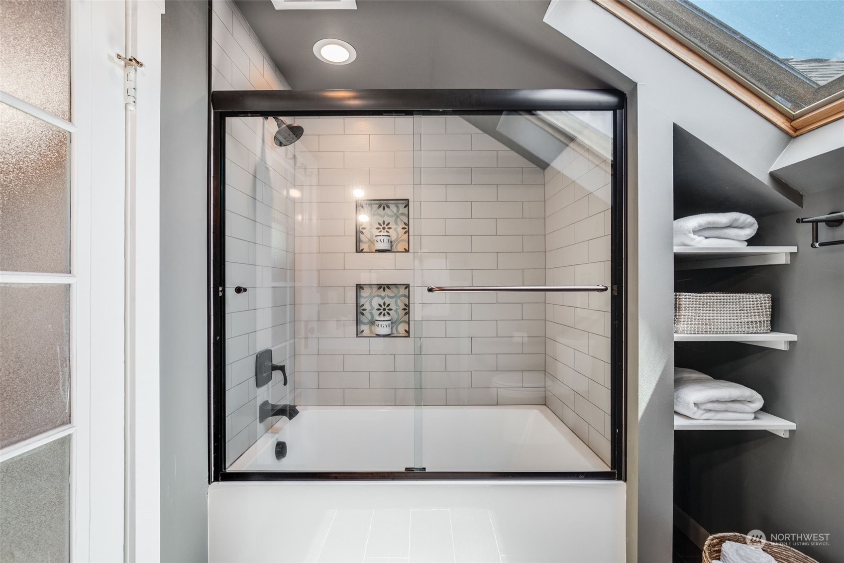 4233 Ashworth Avenue N