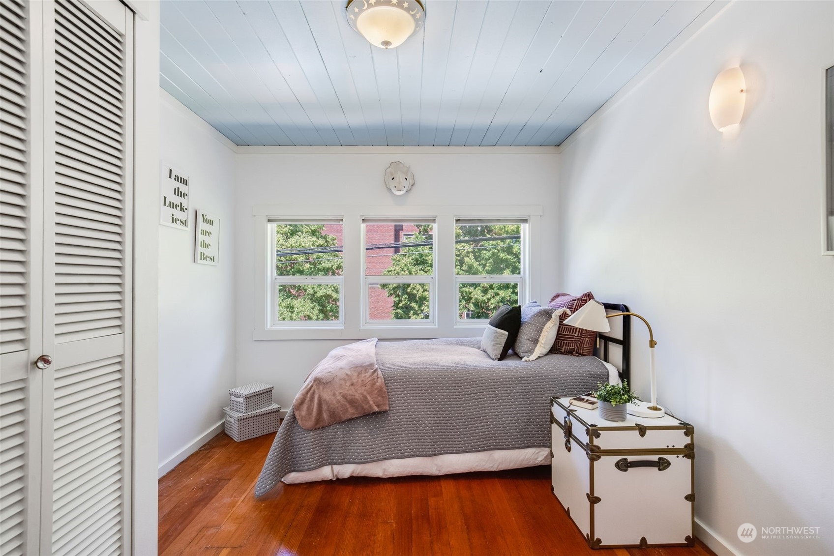 4233 Ashworth Avenue N