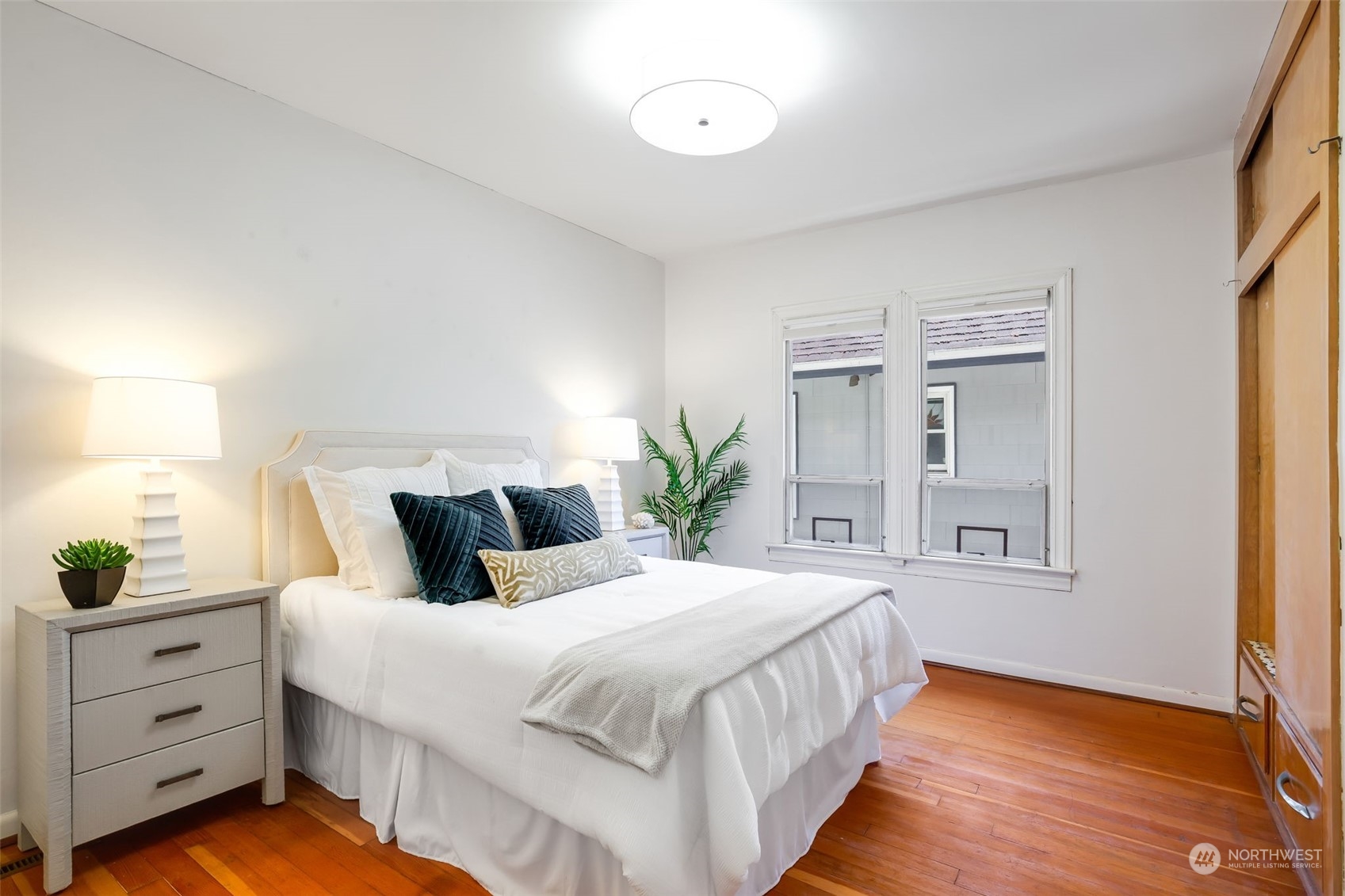 4233 Ashworth Avenue N