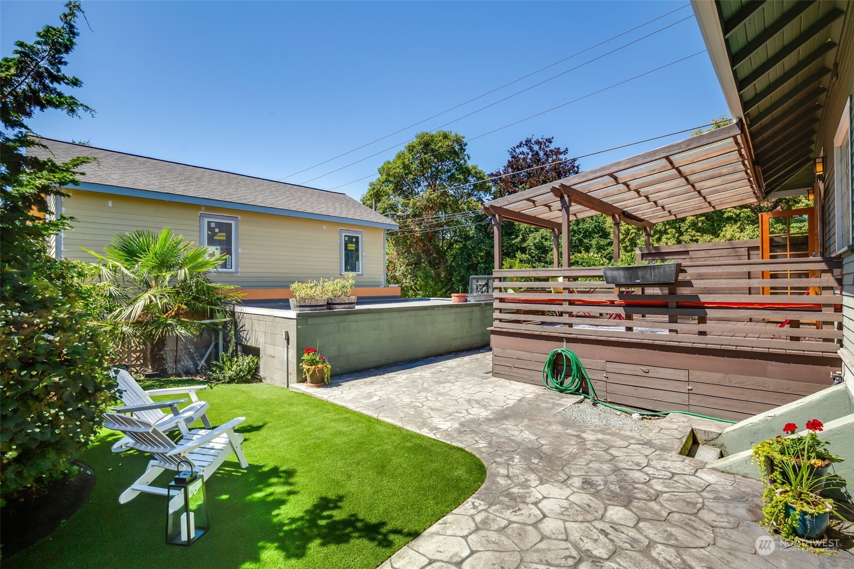 4233 Ashworth Avenue N