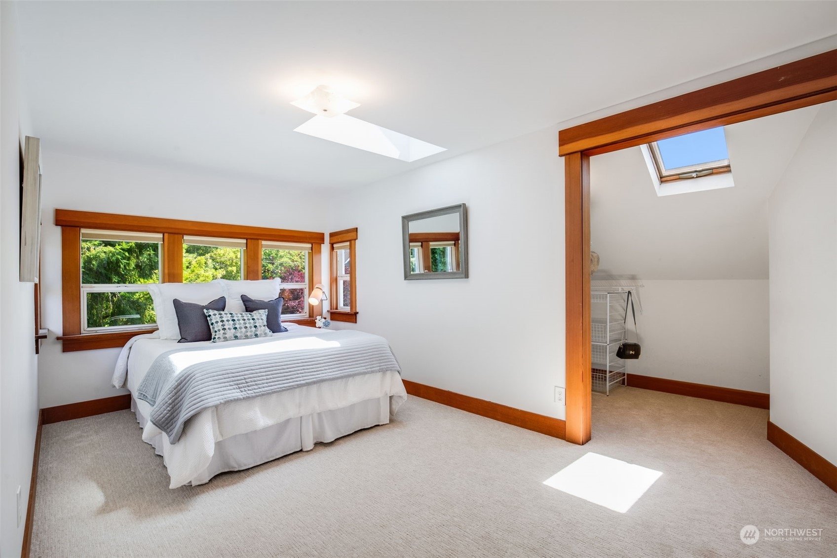 4233 Ashworth Avenue N