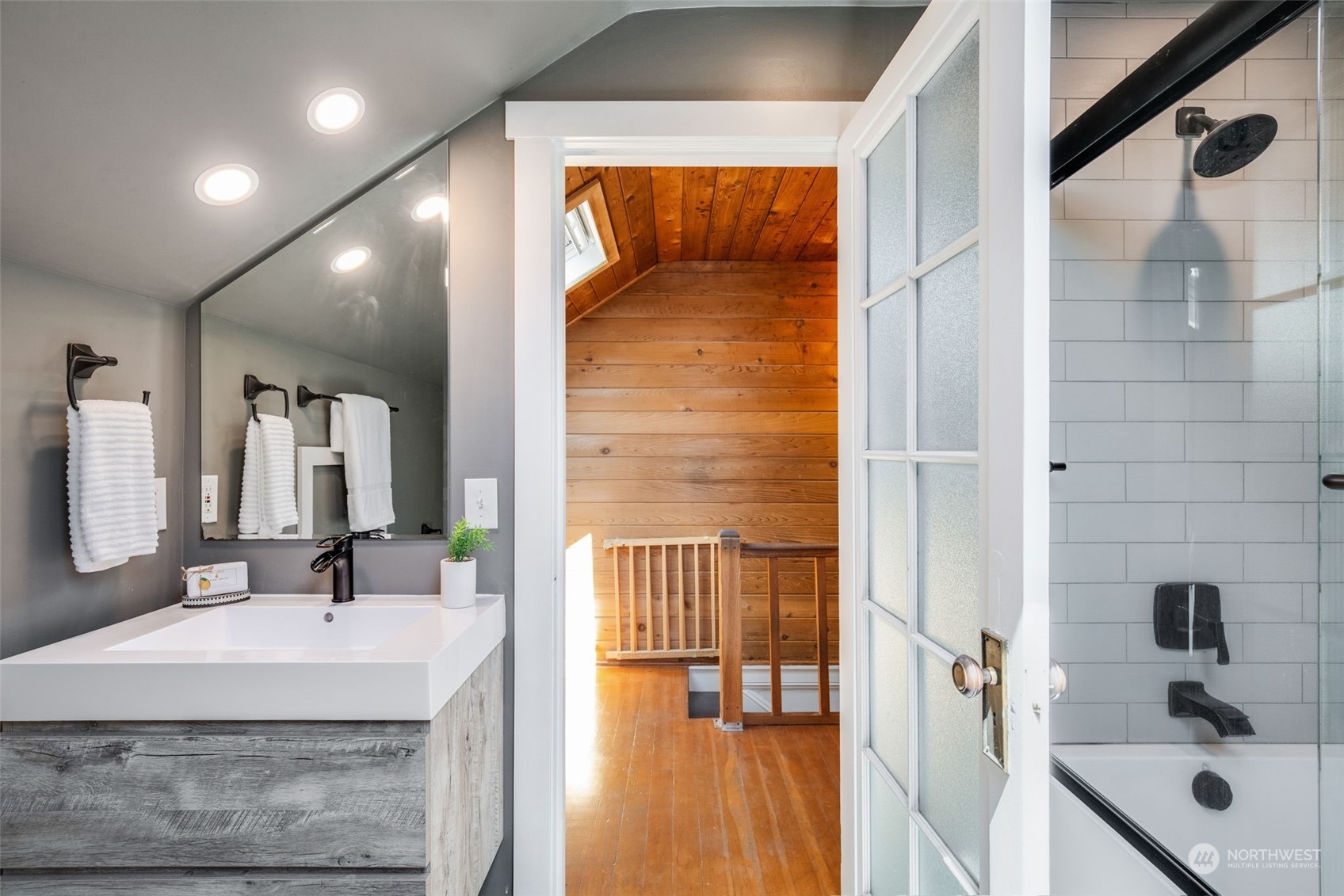 4233 Ashworth Avenue N