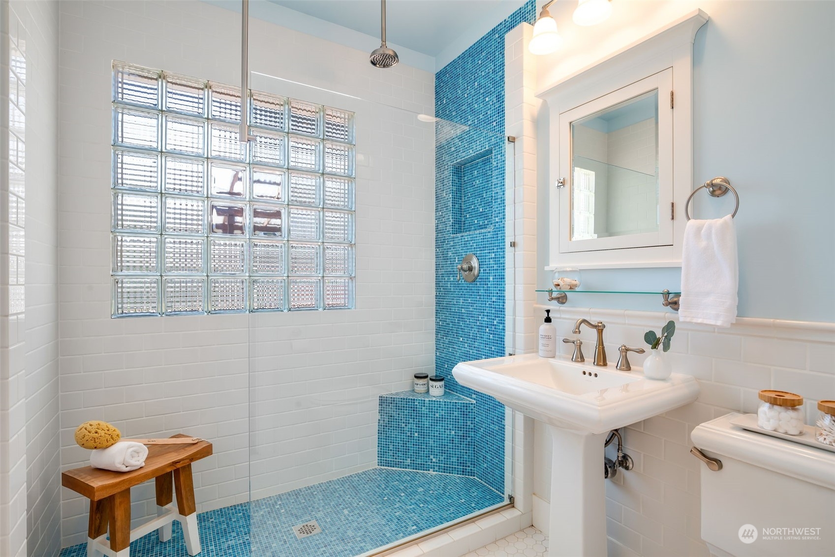 4233 Ashworth Avenue N