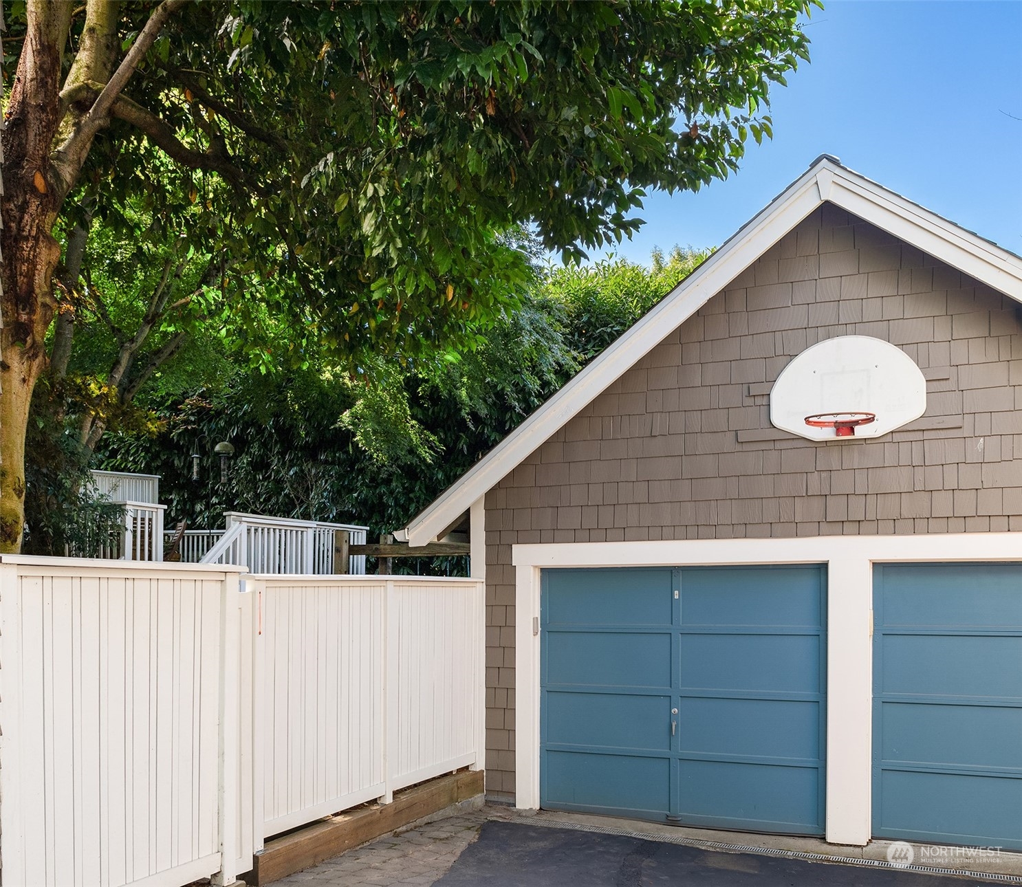 2015 Federal Avenue E