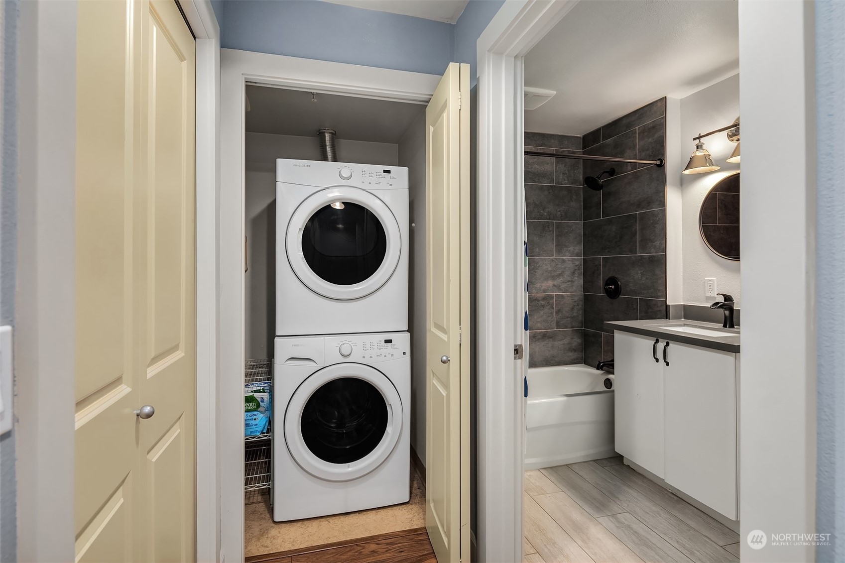 319 Summit Avenue E Unit: 502