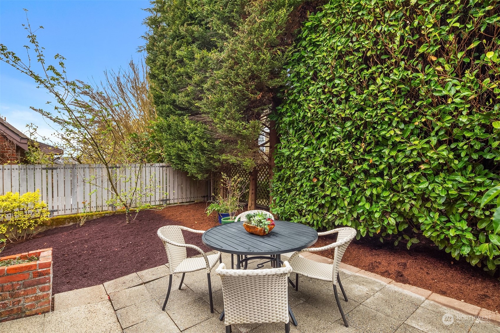 2502 Nob Hill Place N