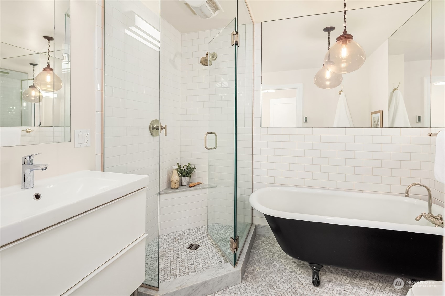 2502 Nob Hill Place N