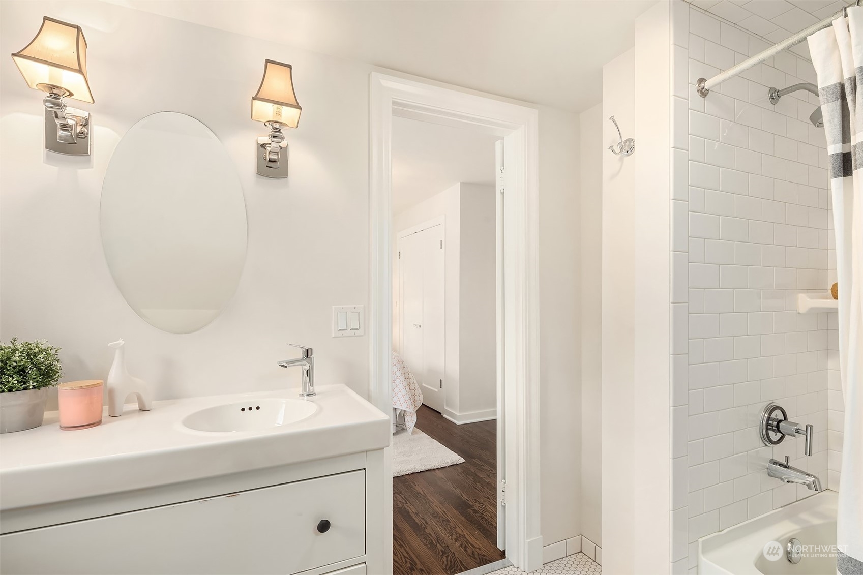 2502 Nob Hill Place N