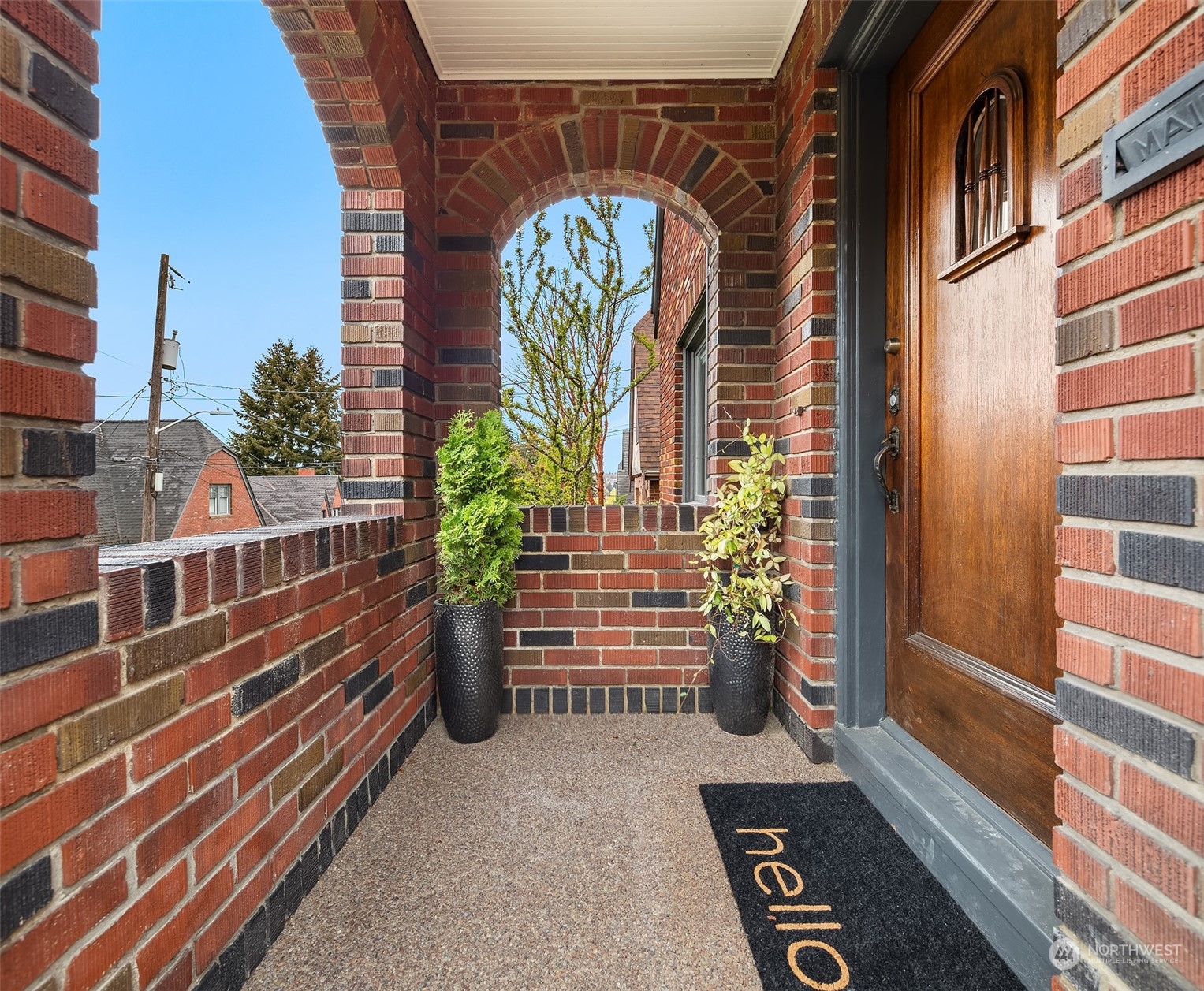 2502 Nob Hill Place N