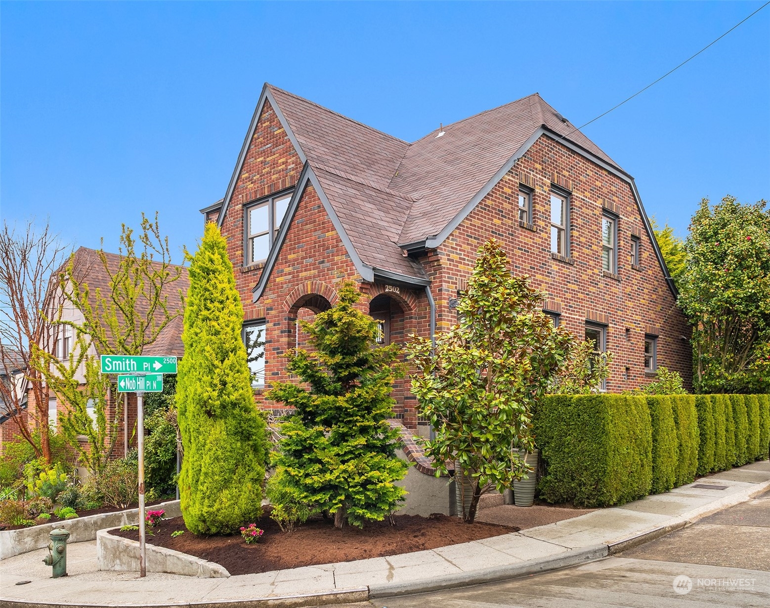 2502 Nob Hill Place N