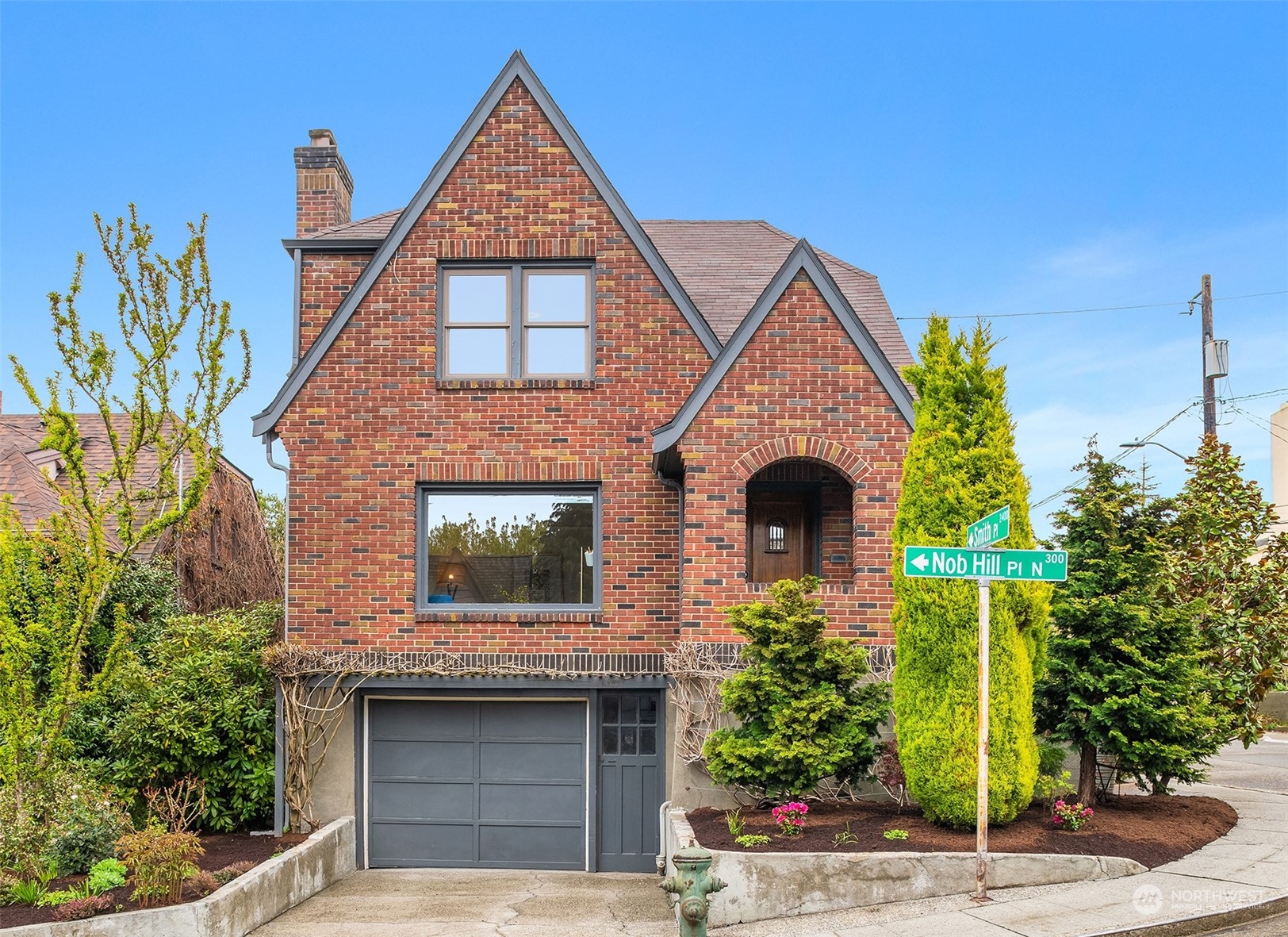 2502 Nob Hill Place N