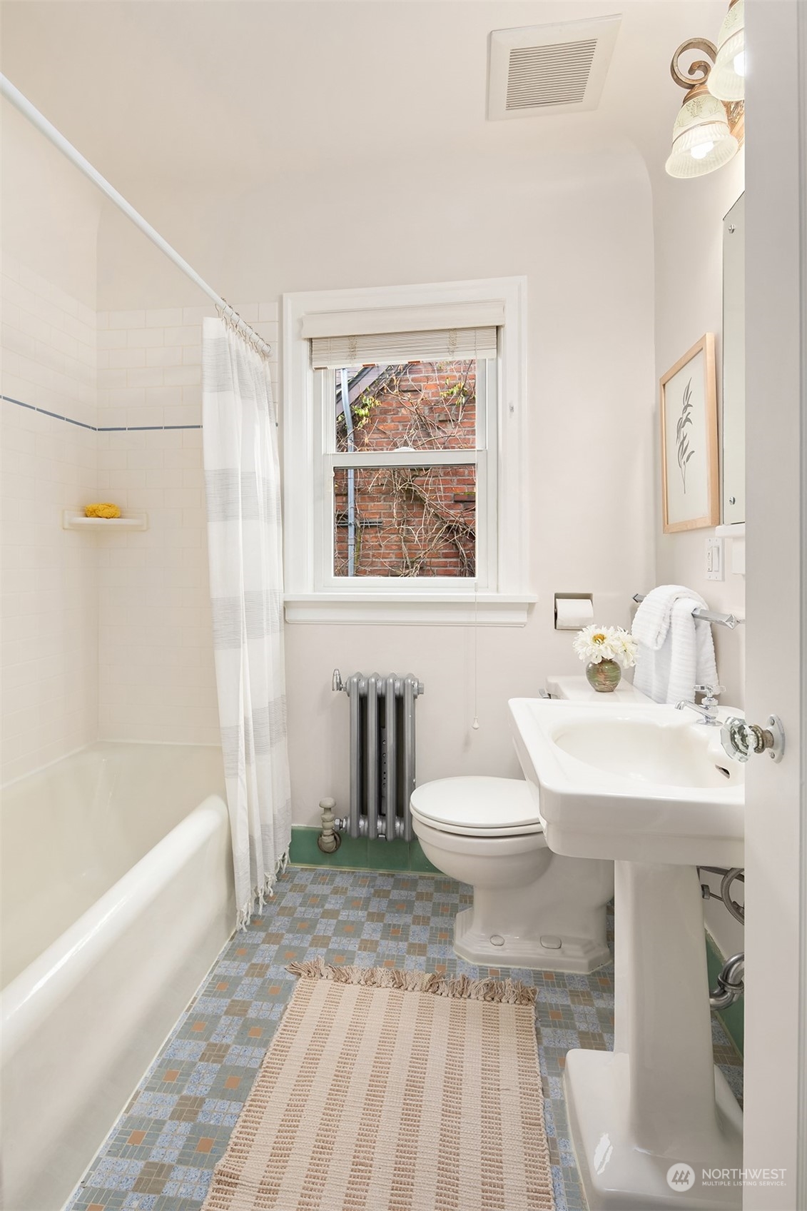 2502 Nob Hill Place N