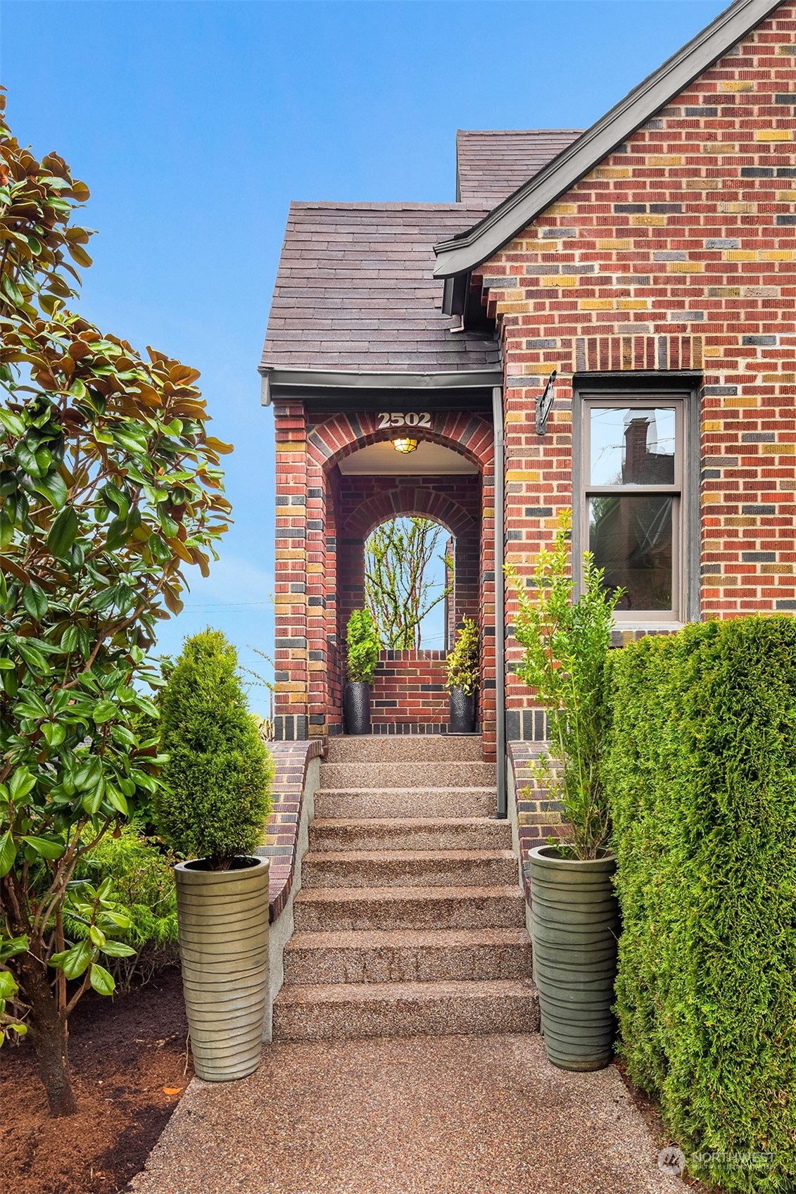 2502 Nob Hill Place N