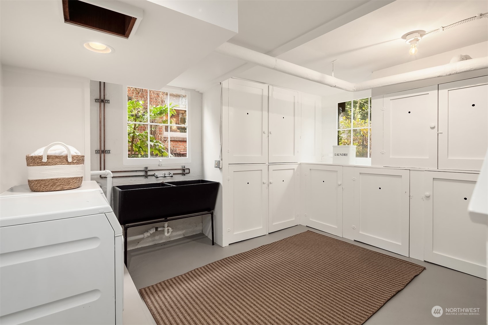 2502 Nob Hill Place N